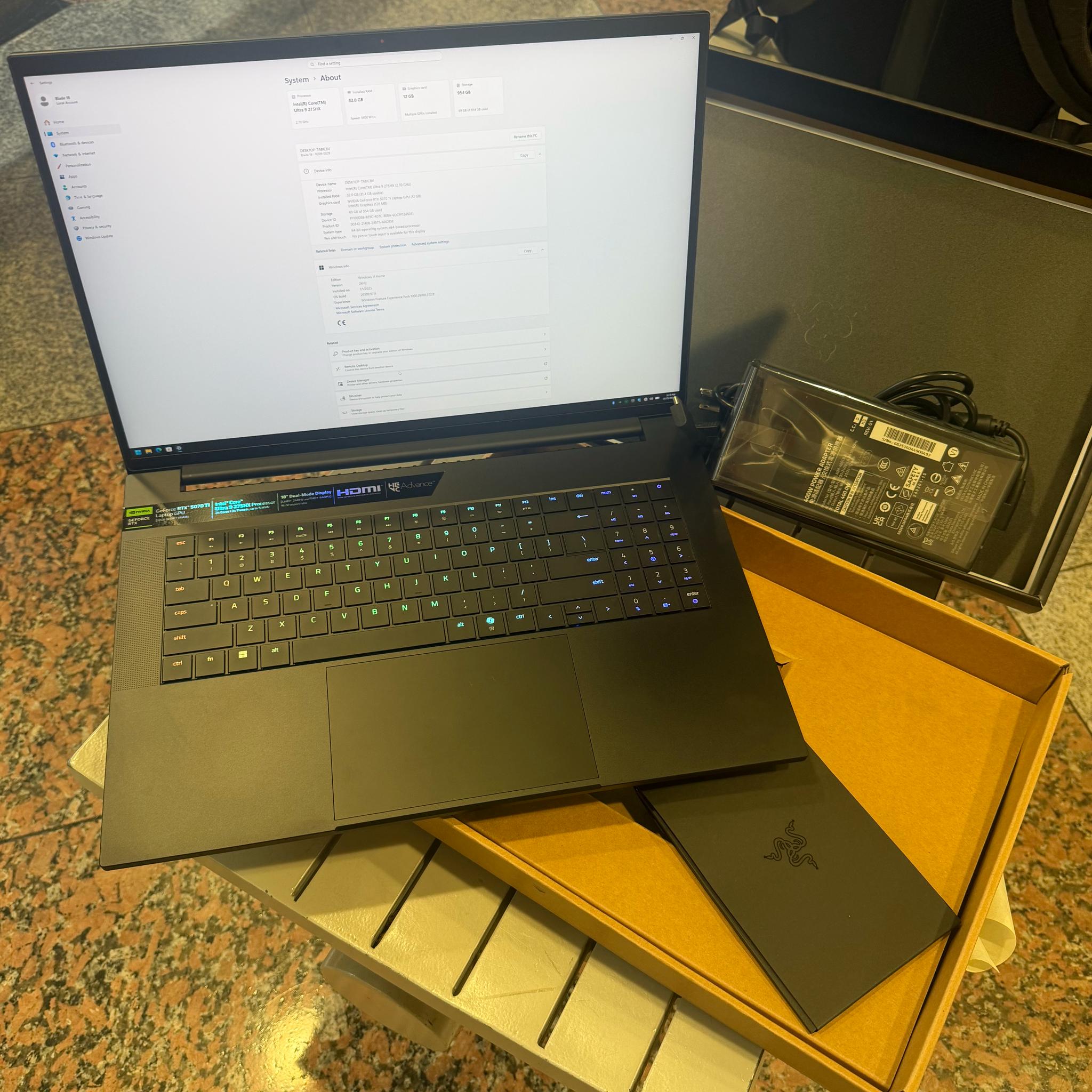Razer Blade 18 240Hz UHD+ 2.7 GHz Ultra 9 275HX 32GB 1TB SSD NVIDIA RTX 5070 Ti