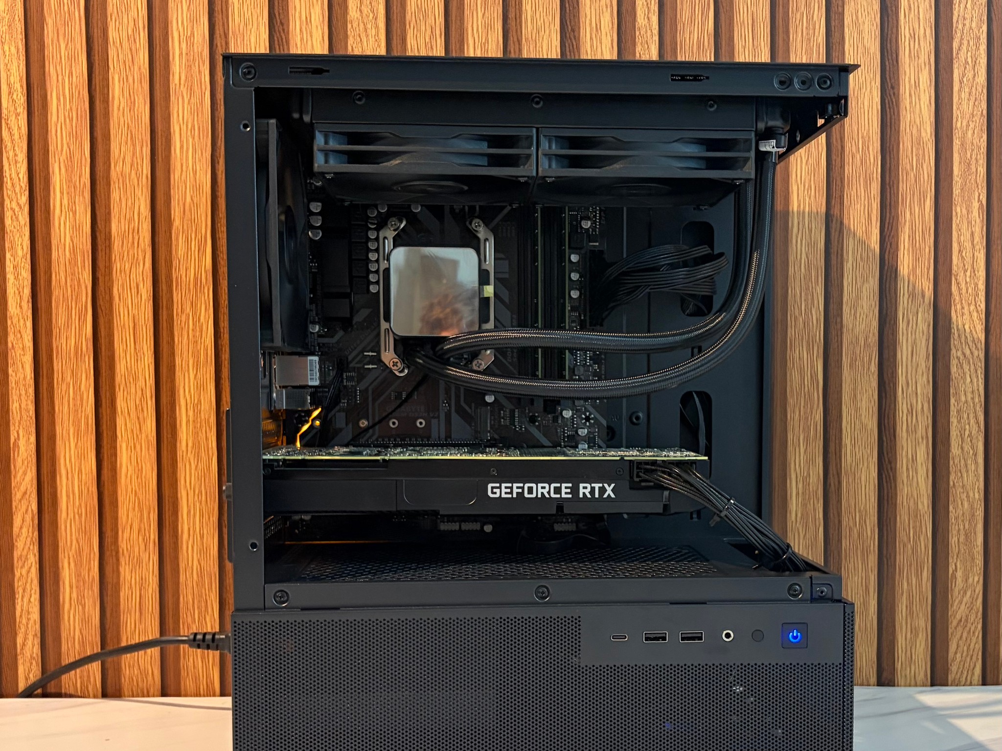 RTX 2080 SUPER | RYZEN 5 3600 | 16GB DDR4 | 500GB SSD | 240MM | 650W