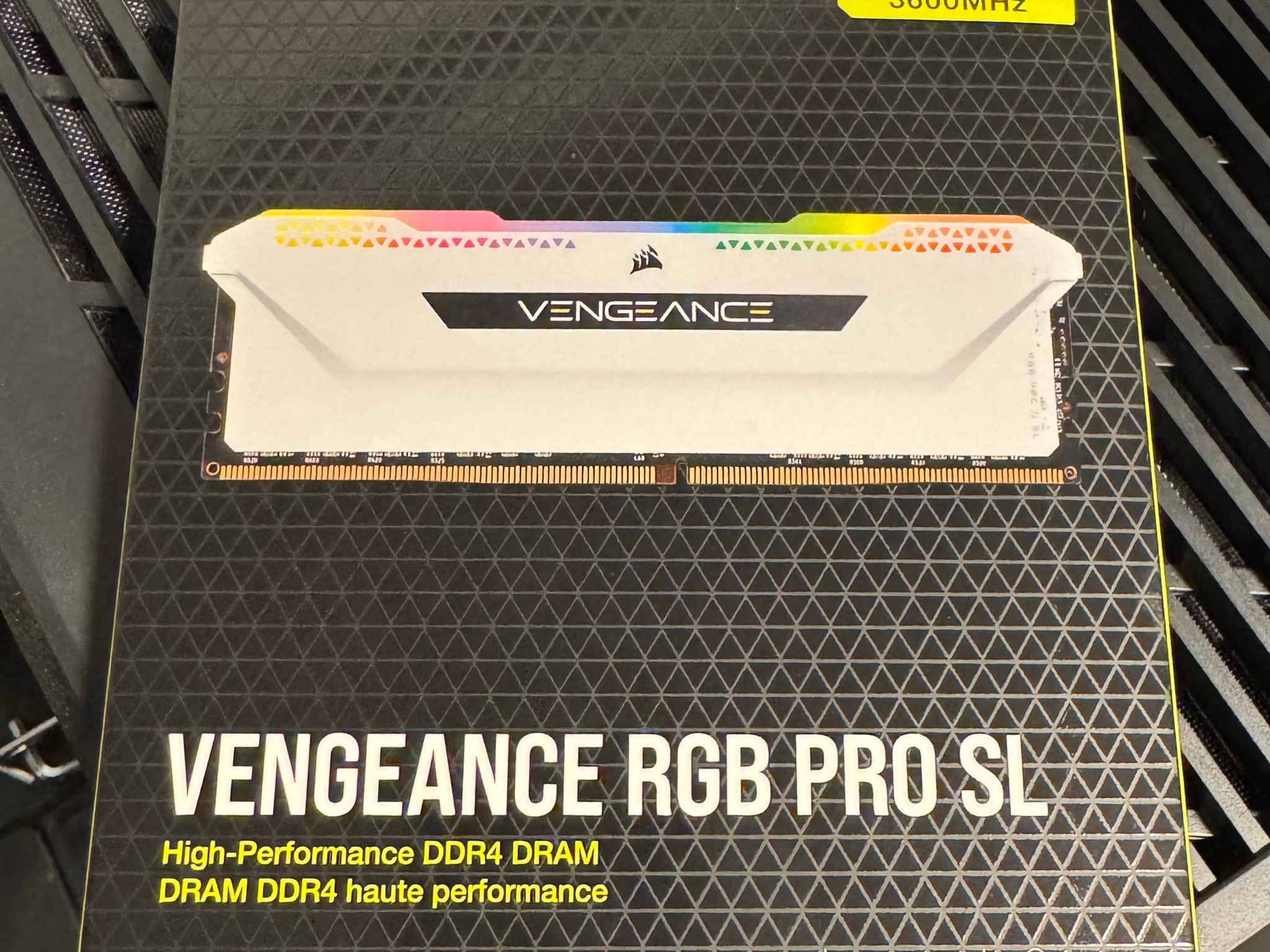 CORSAIR VENGEANCE RGB PRO SL 32GB DDR4 3600MHz C18 UDIMM Desktop Memory - Thumbnail 4