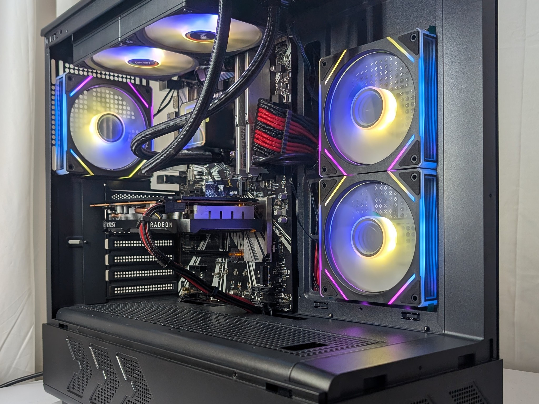 RX 6000 XT | I7 9700 | 16GB DDR4 | 650W | 500GB NVME