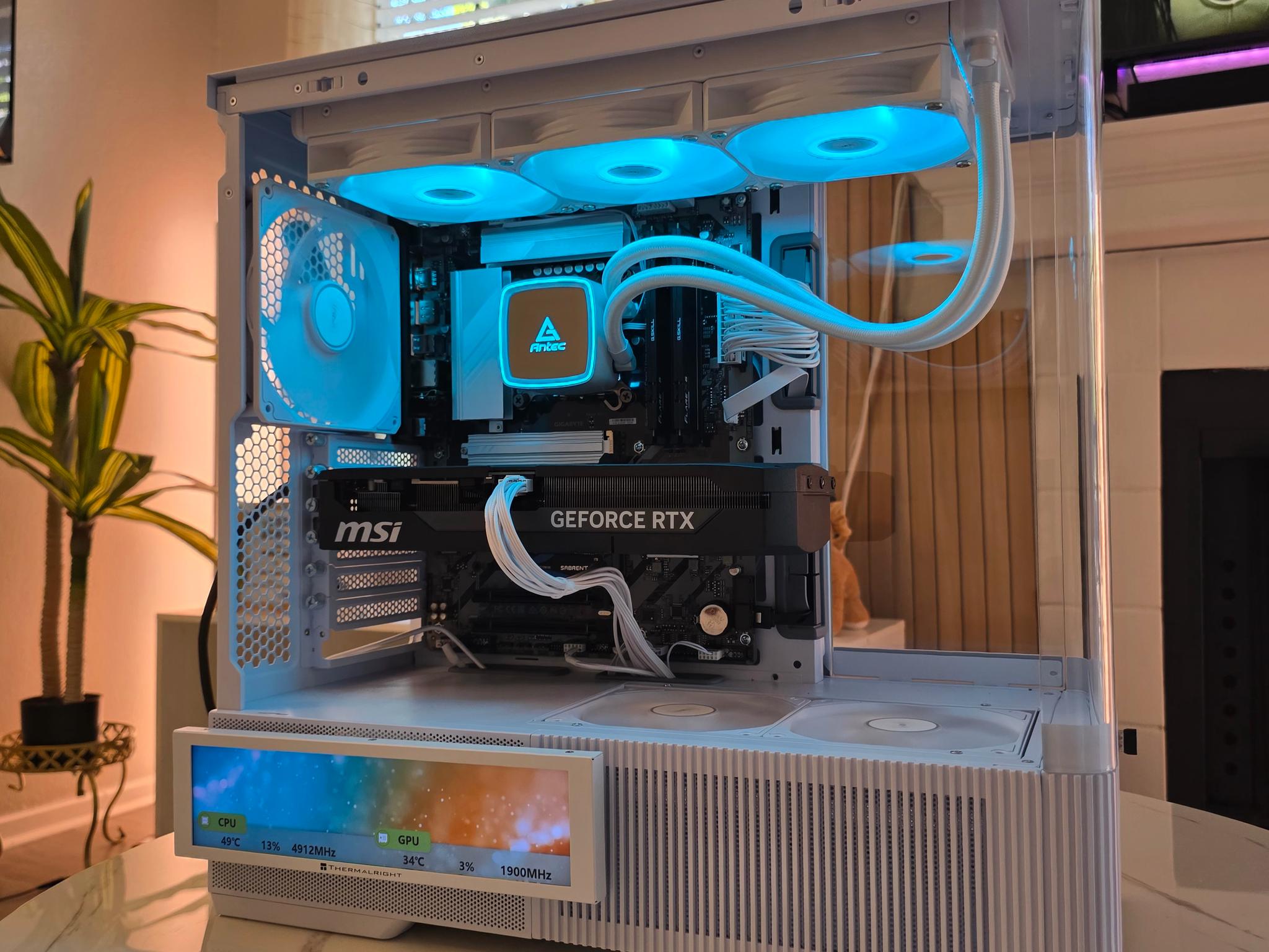 GeForce RTX 5070 Custom Gaming PC - Core Ultra 5 250K Plus, 32GB RAM, 4TB STORAGE
