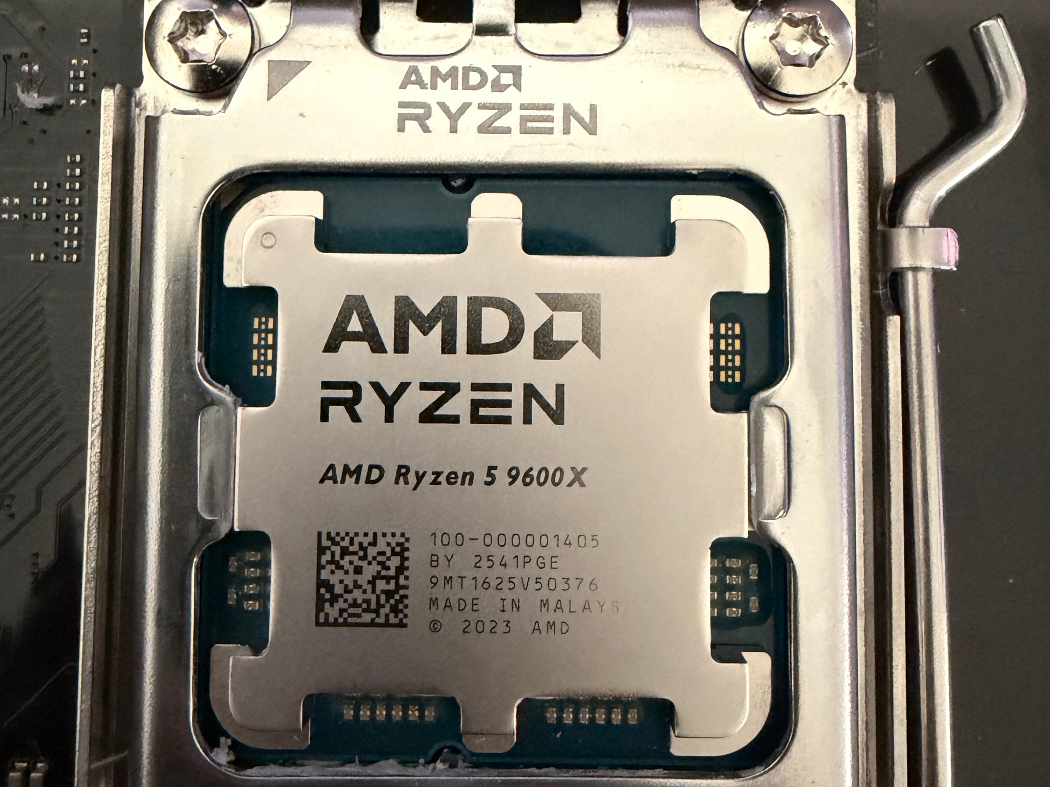 Ryzen 5 9600X + Gigabyte B650 Gaming X AX V2