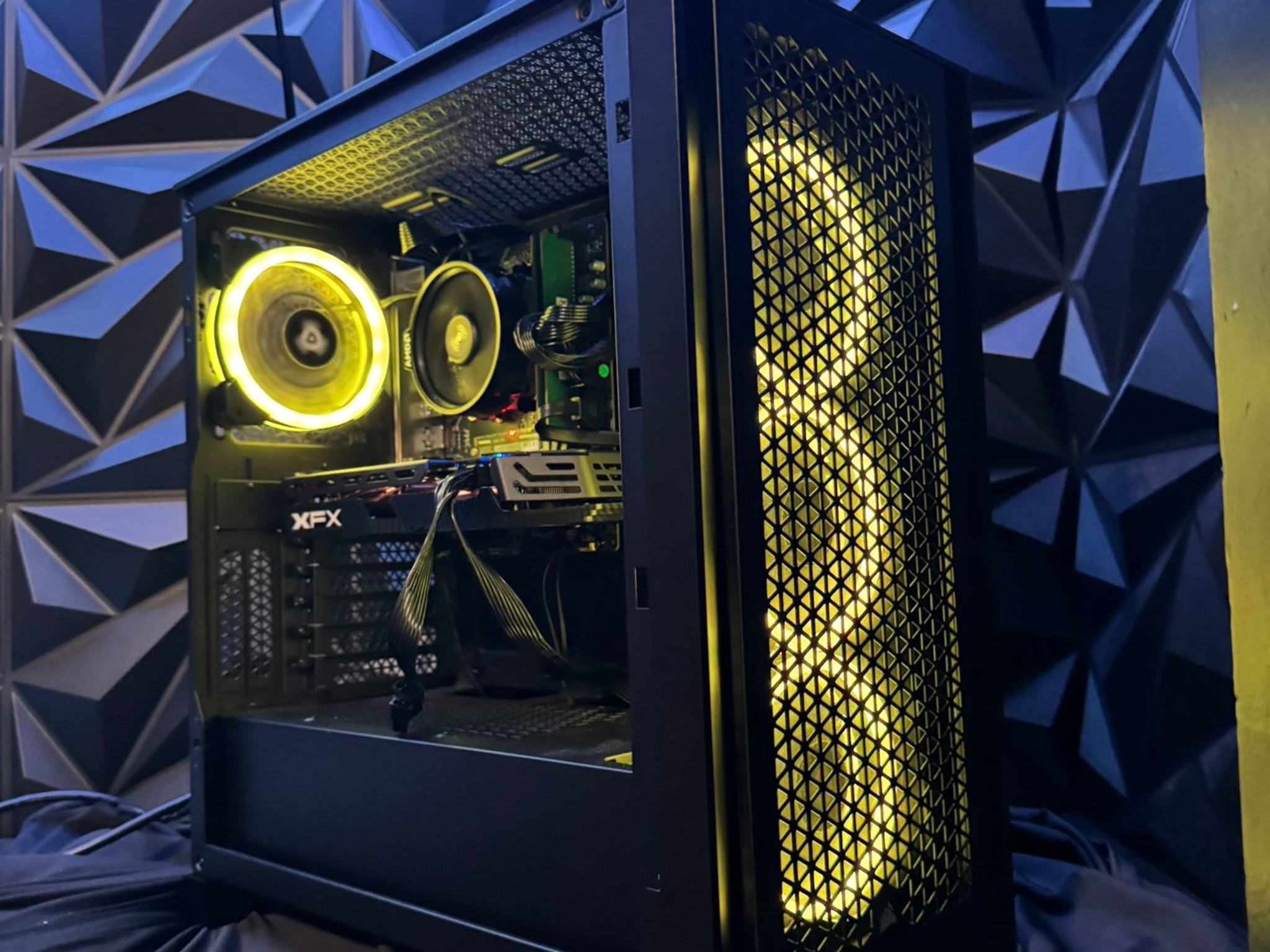 💸 Budget Baddie 2680 🔥 Ryzen 5 2600| RX 580 8 GB | 16 GB DDR44| 1 TB SSD