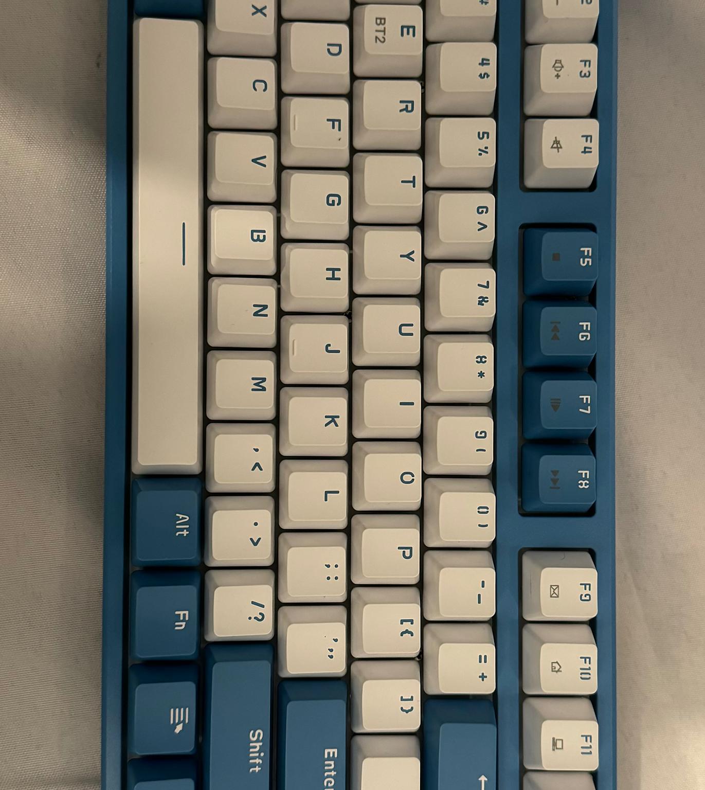 "White Hell" 7700, RX 7900XT, all amd pc with 32gb ram, WI-FI, and free Blue and White Keyboard