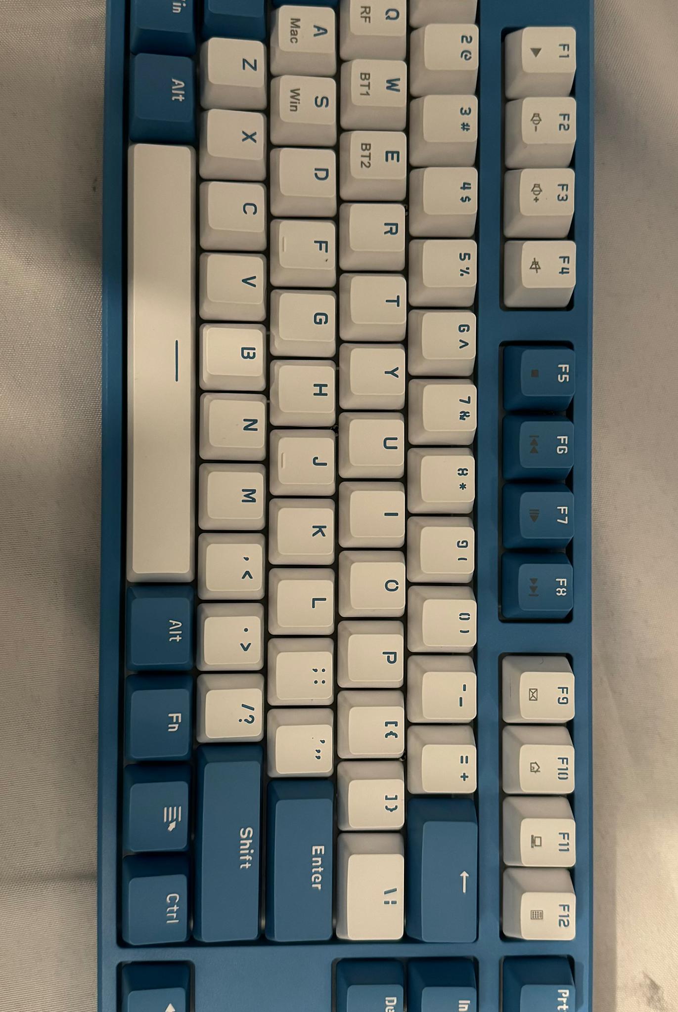 "White Hell" 7700, RX 7900XT, all amd pc with 32gb ram, WI-FI, and free Blue and White Keyboard