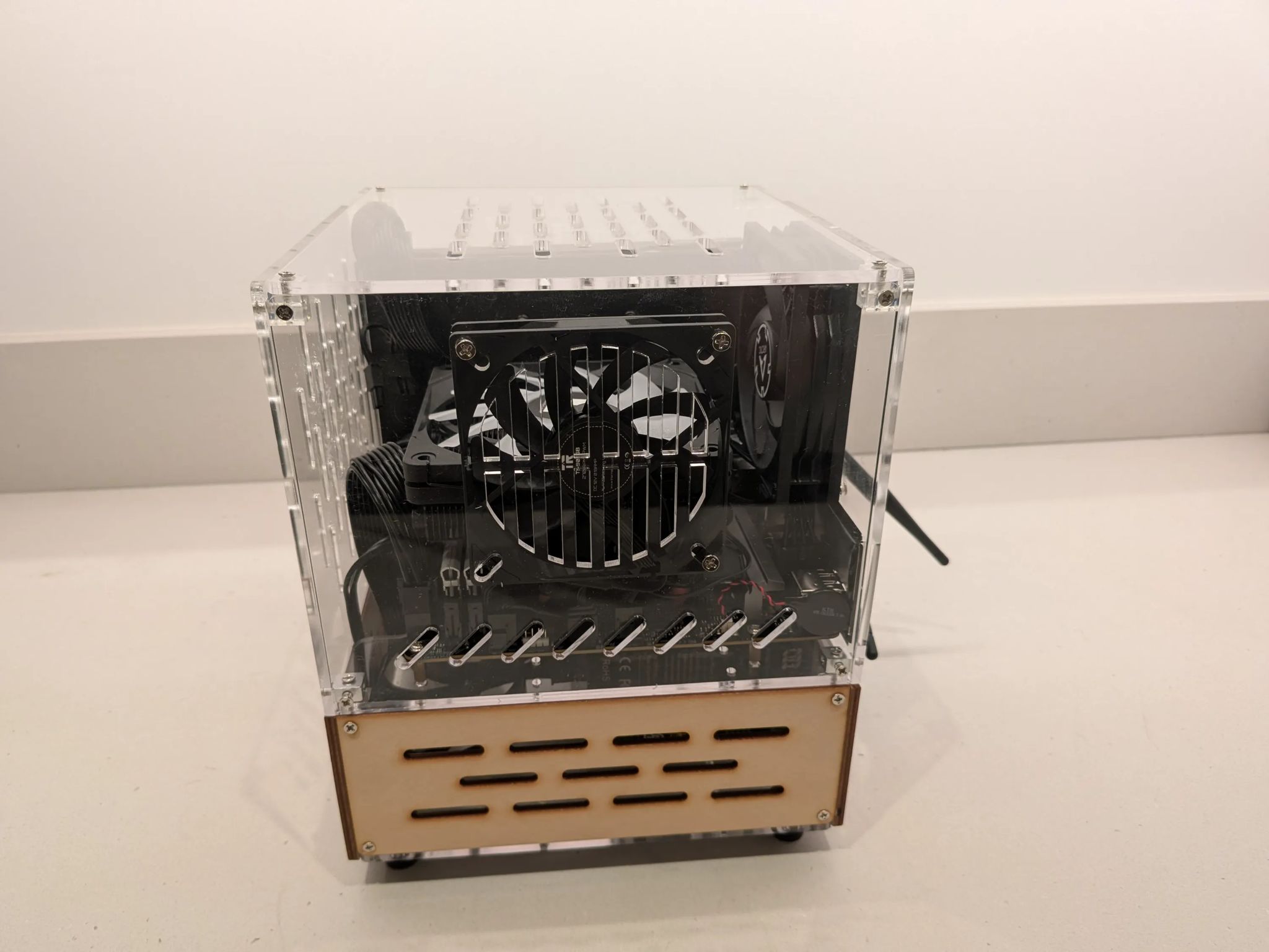 Invisible Man - RX 7600, Ryzen 5 5600, 32 GB RAM, 2 TB Gen 4 NVME, RGB
