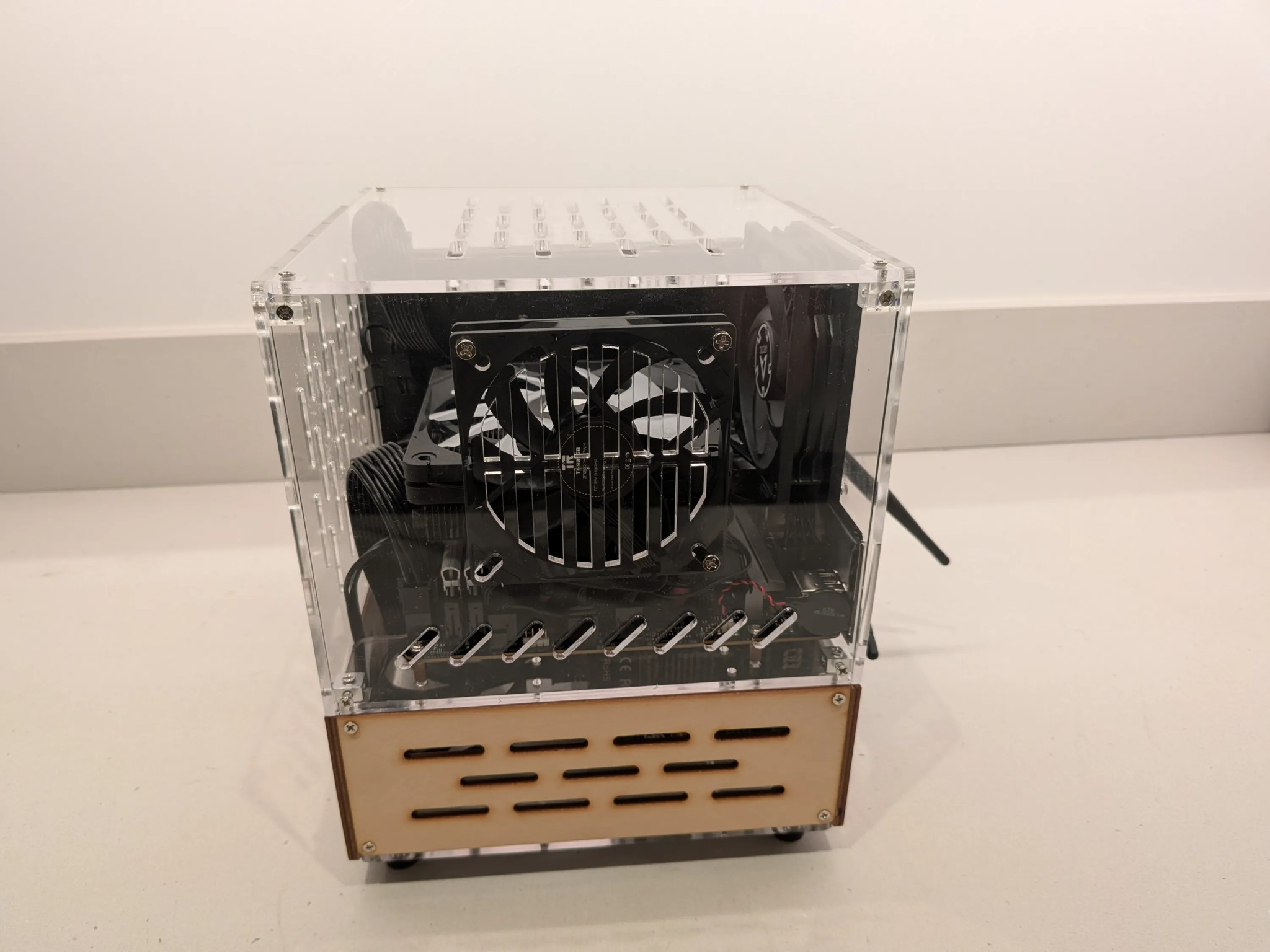 Invisible Man - RX 7600, Ryzen 5 5600, 32 GB RAM, 2 TB Gen 4 NVME, RGB