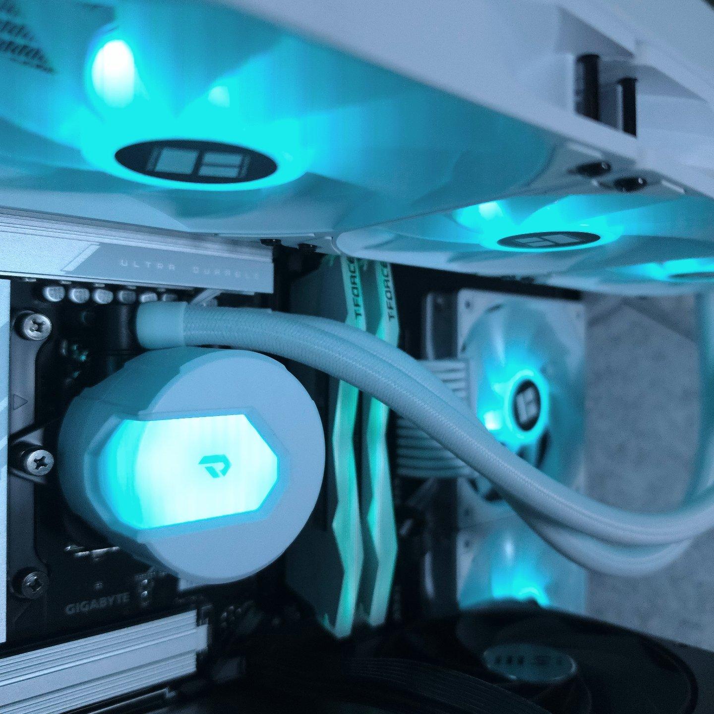 RTX 4070 Ti Super 💚 Core Ultra 7 265F
