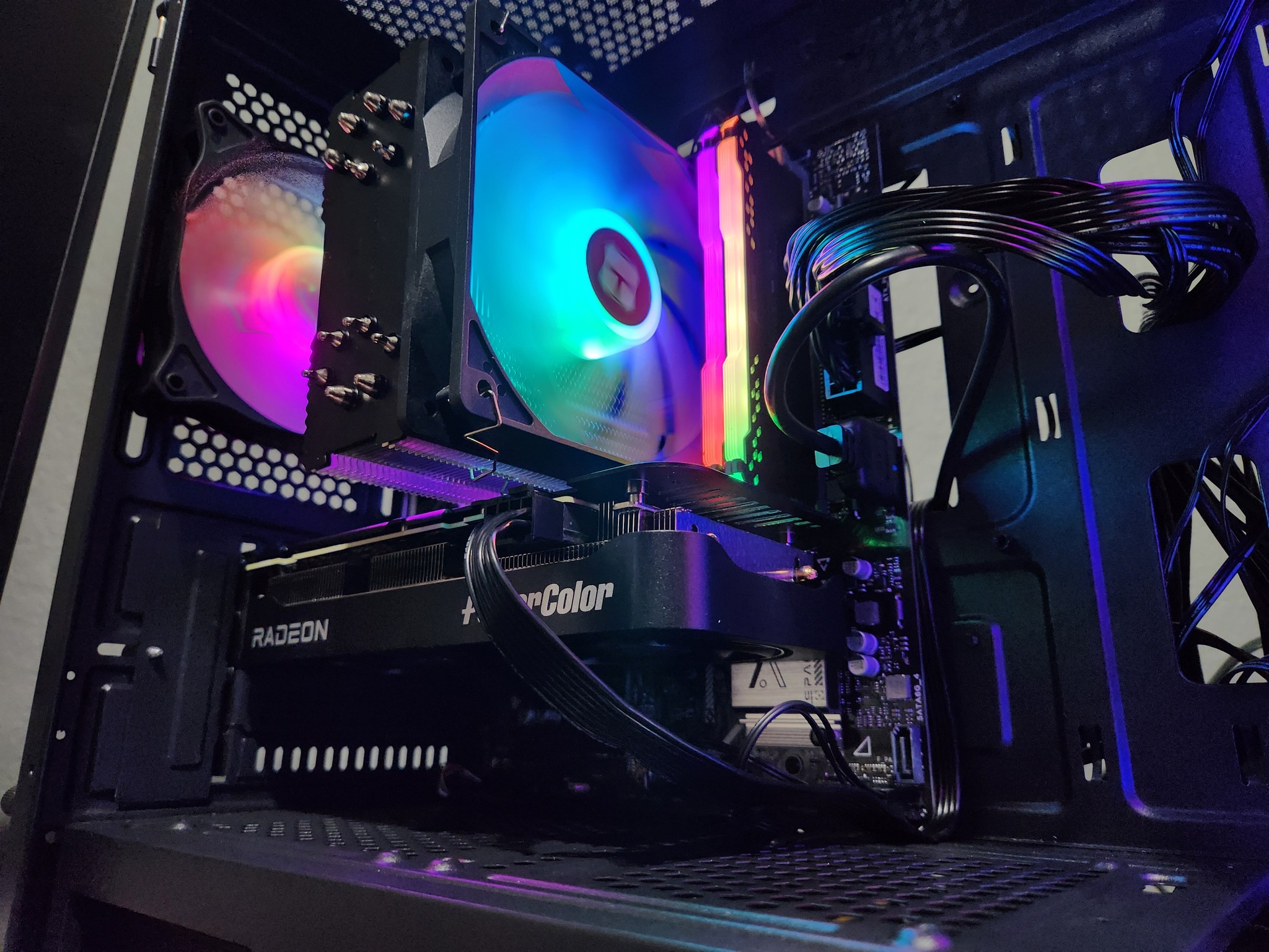 RX 9060 XT 16GB | Intel i5-13400F | 32GB | 1 TB | 750W | WIFI & BT