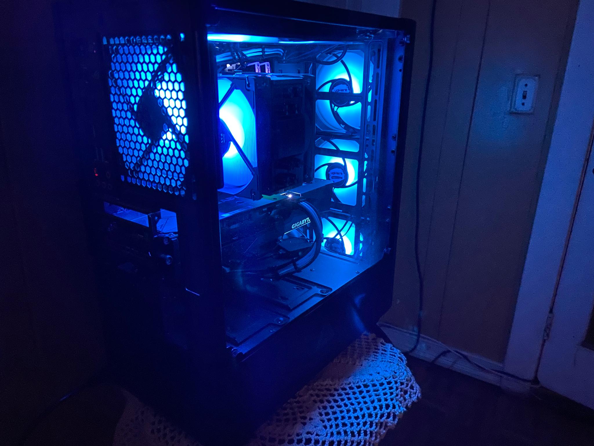 Gaming PC: Ryzen 5 3600, RX 6600xt, 16GB DDR4 Ram, 1TB M.2 SSD + 1TB HDD, Windows 11 Pro