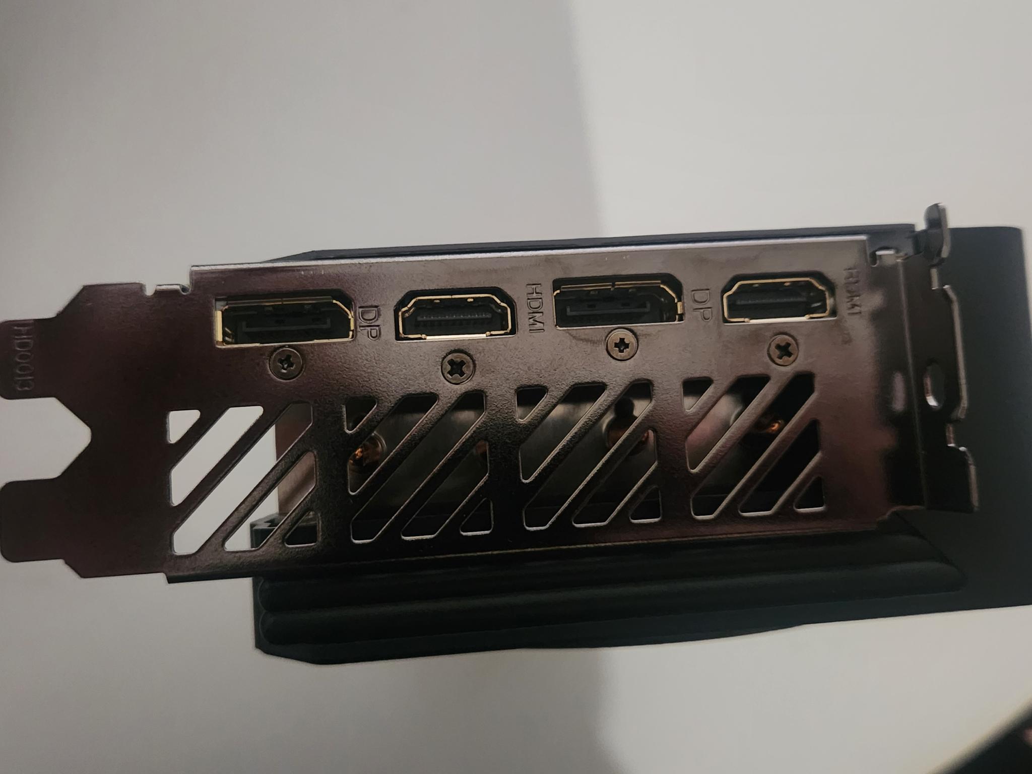 Radeon RX 7800xt GIGABYTE GAMING OC 16gb VRAM + CABLE EXTENSIONS