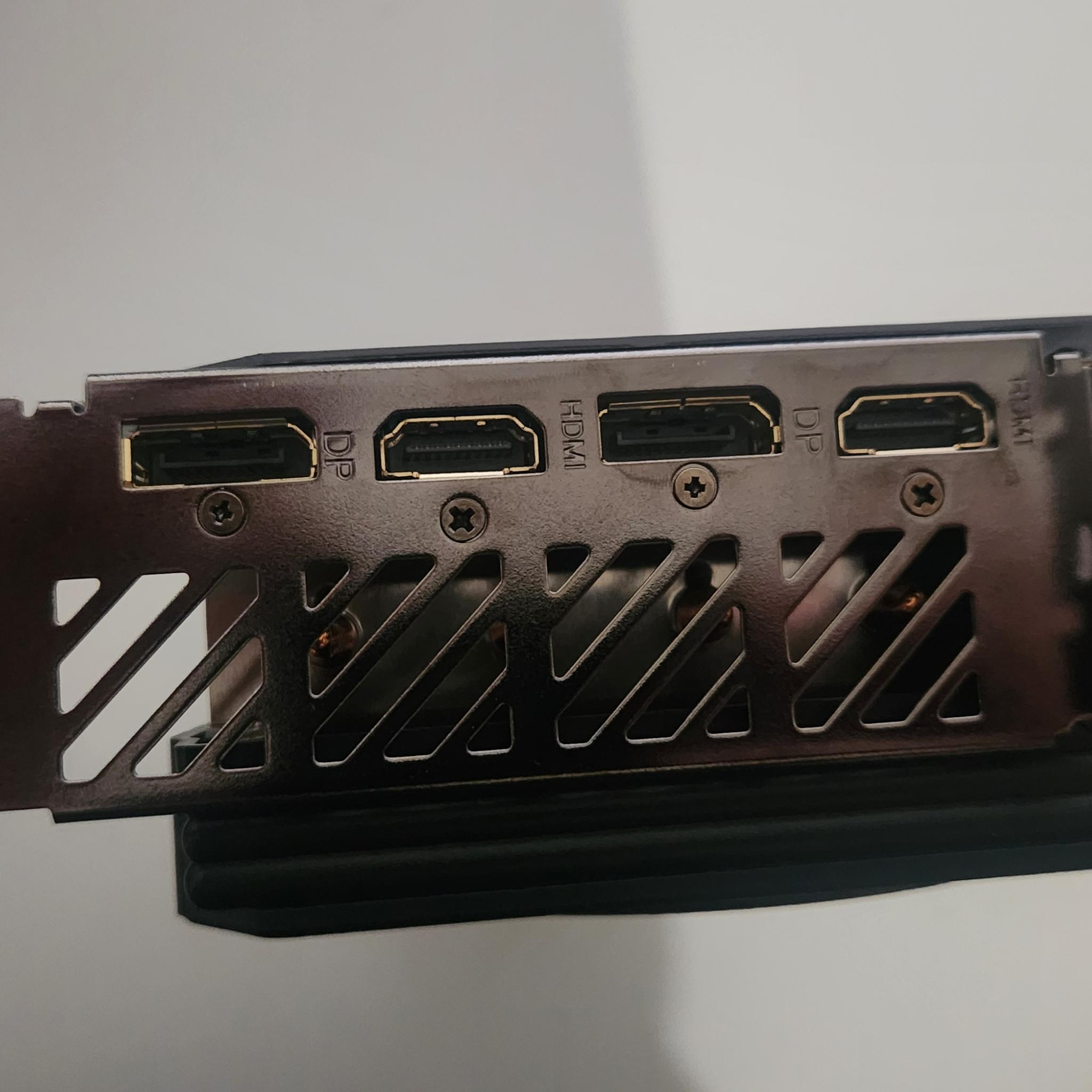 Radeon RX 7800xt GIGABYTE GAMING OC 16gb VRAM + CABLE EXTENSIONS