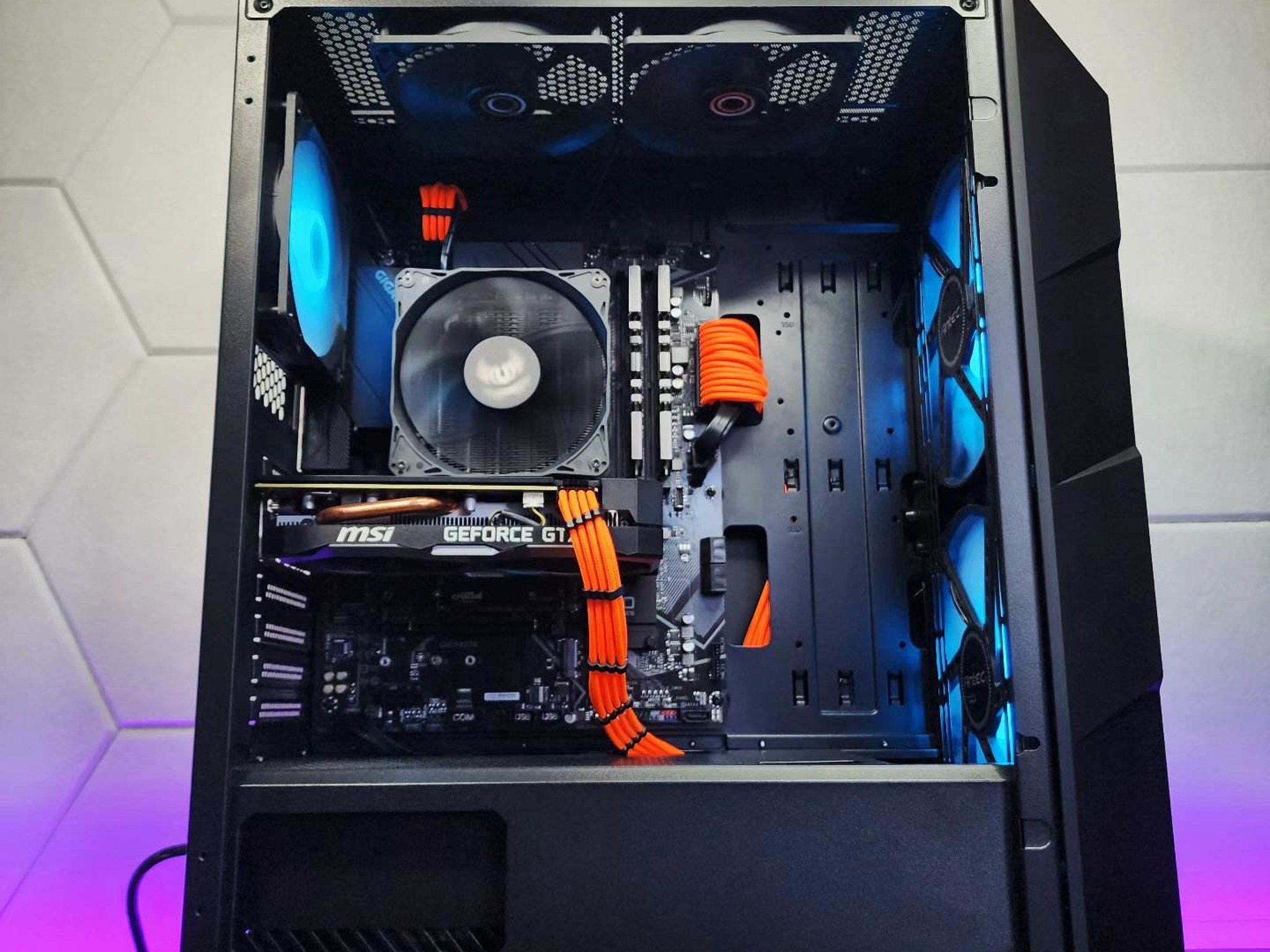 💙🧡💙 MSI GTX 1660 Ti // Intel Core i5 10500 // OLOy 16GB 3200MHz // Crucial P3 500GB NVMe Gen3