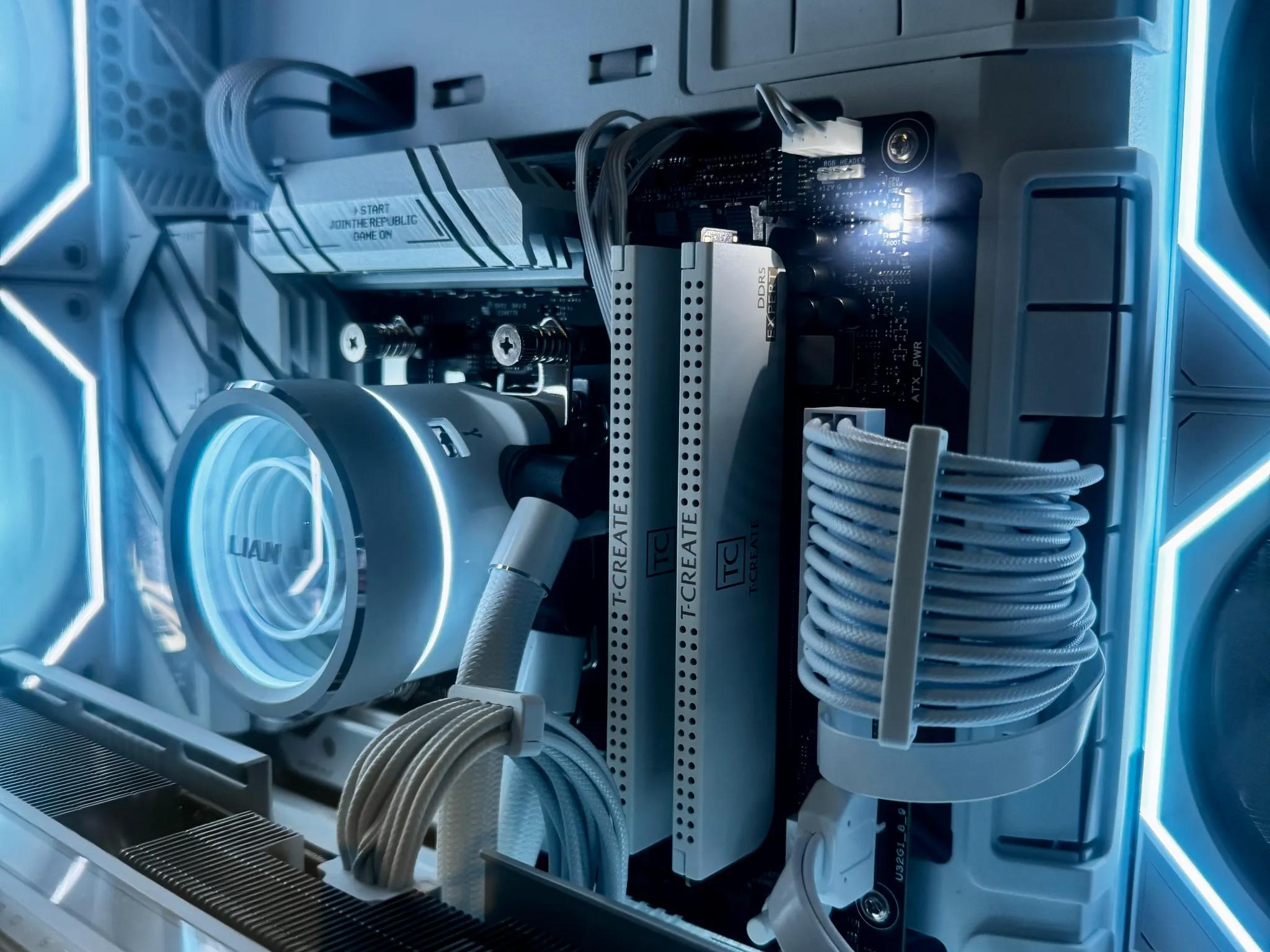 White RGB Lian Li Infinity Glass PC | 1440p High | Ryzen 7 9800X3D | 32GB RAM | 2 TB SSD | 5070 Ti