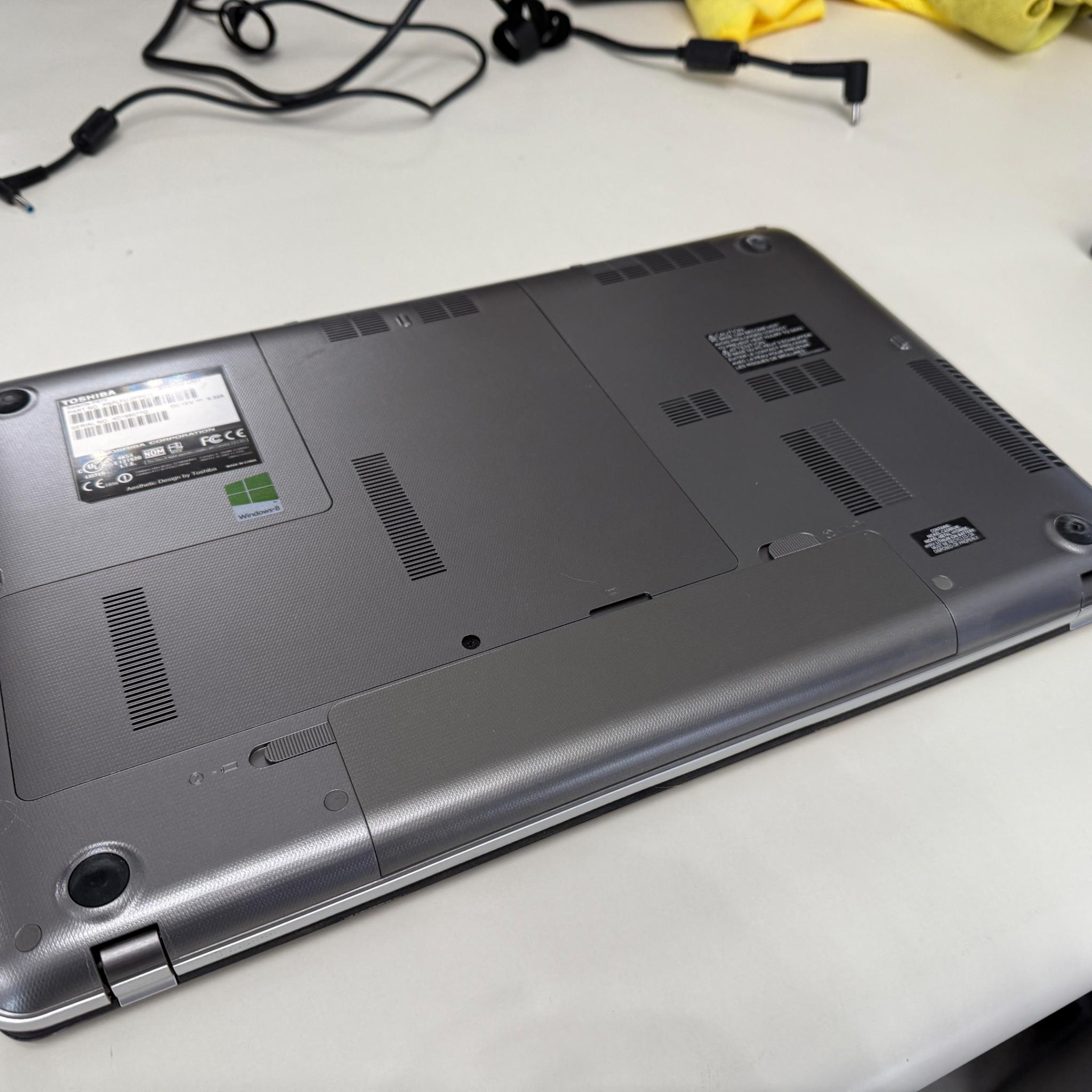Toshiba Satellite P870- i7-3630QM+GeForce GT 630m+ 32GB Ram+ 256 SSD+W10