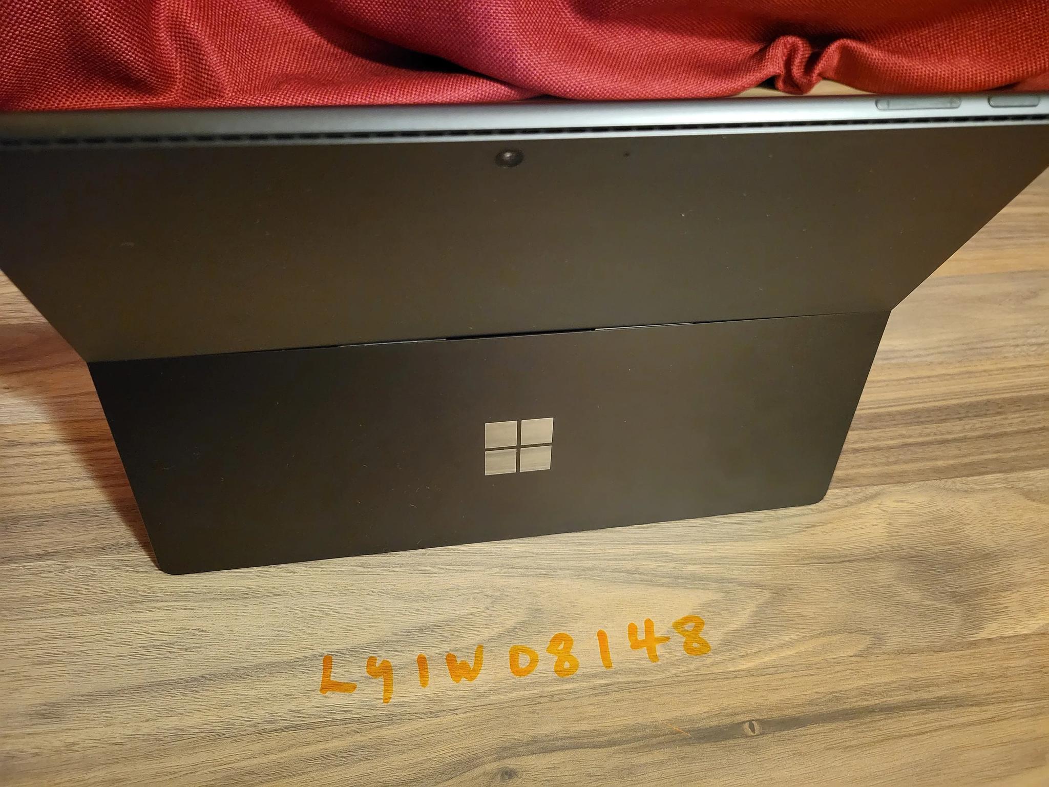 Microsoft Surface Pro 9 - 256gb - intel i5 12th gen. - 13" QLED Touch Screen