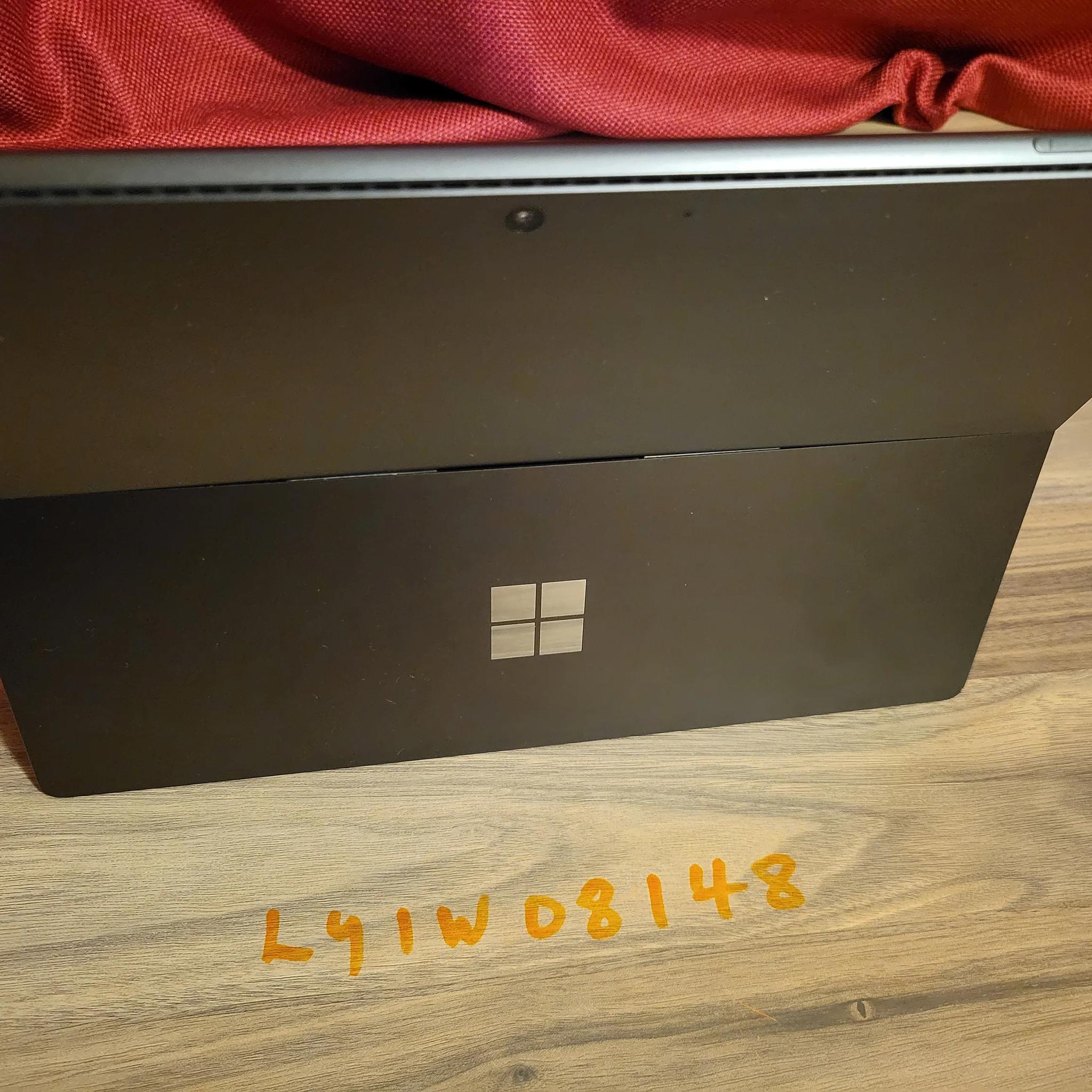 Microsoft Surface Pro 9 - 256gb - intel i5 12th gen. - 13" QLED Touch Screen