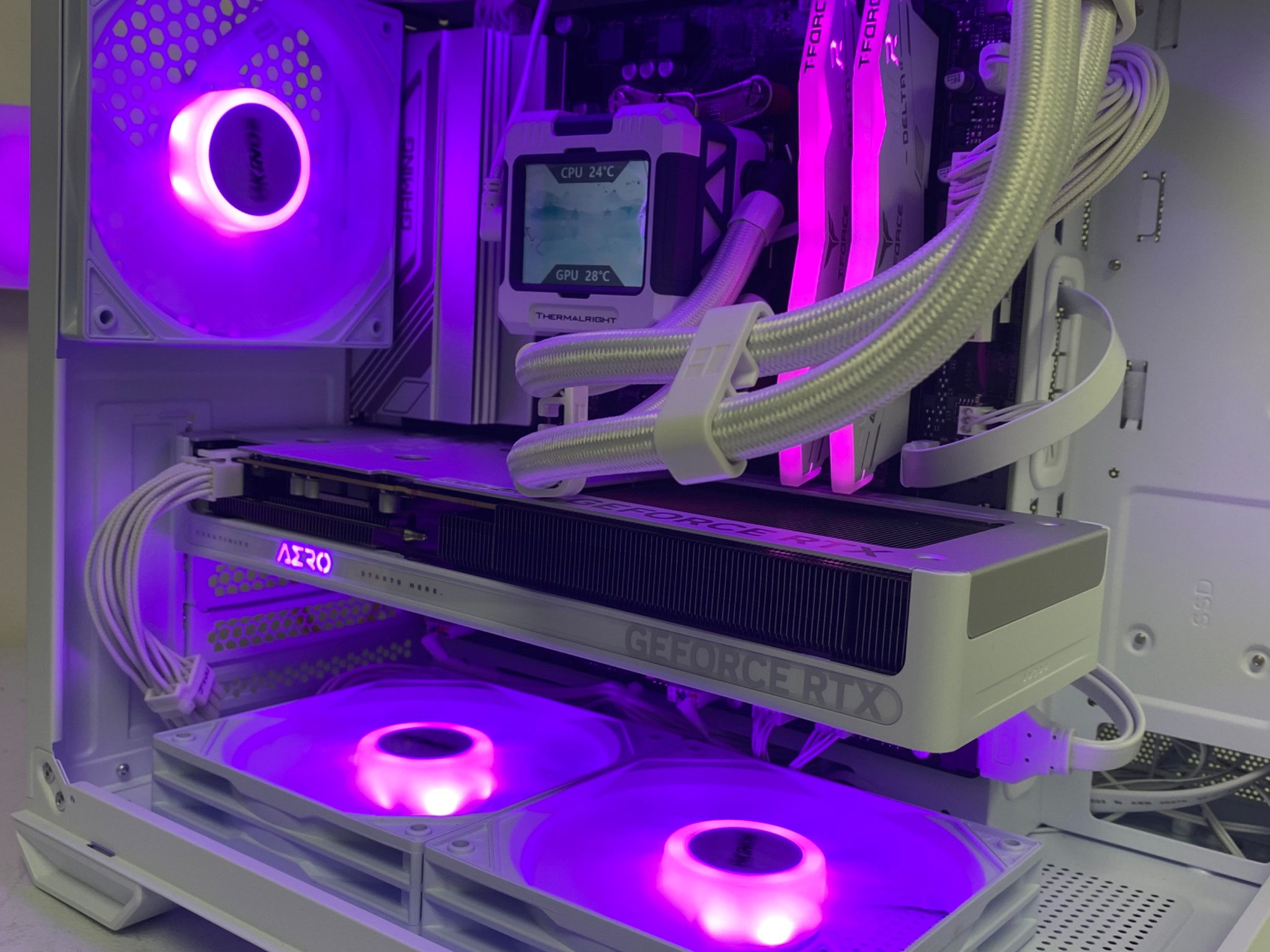 Aero Blaze - Ryzen 5 8400F - 32GB - 1TB - RTX 5060 (Updated)