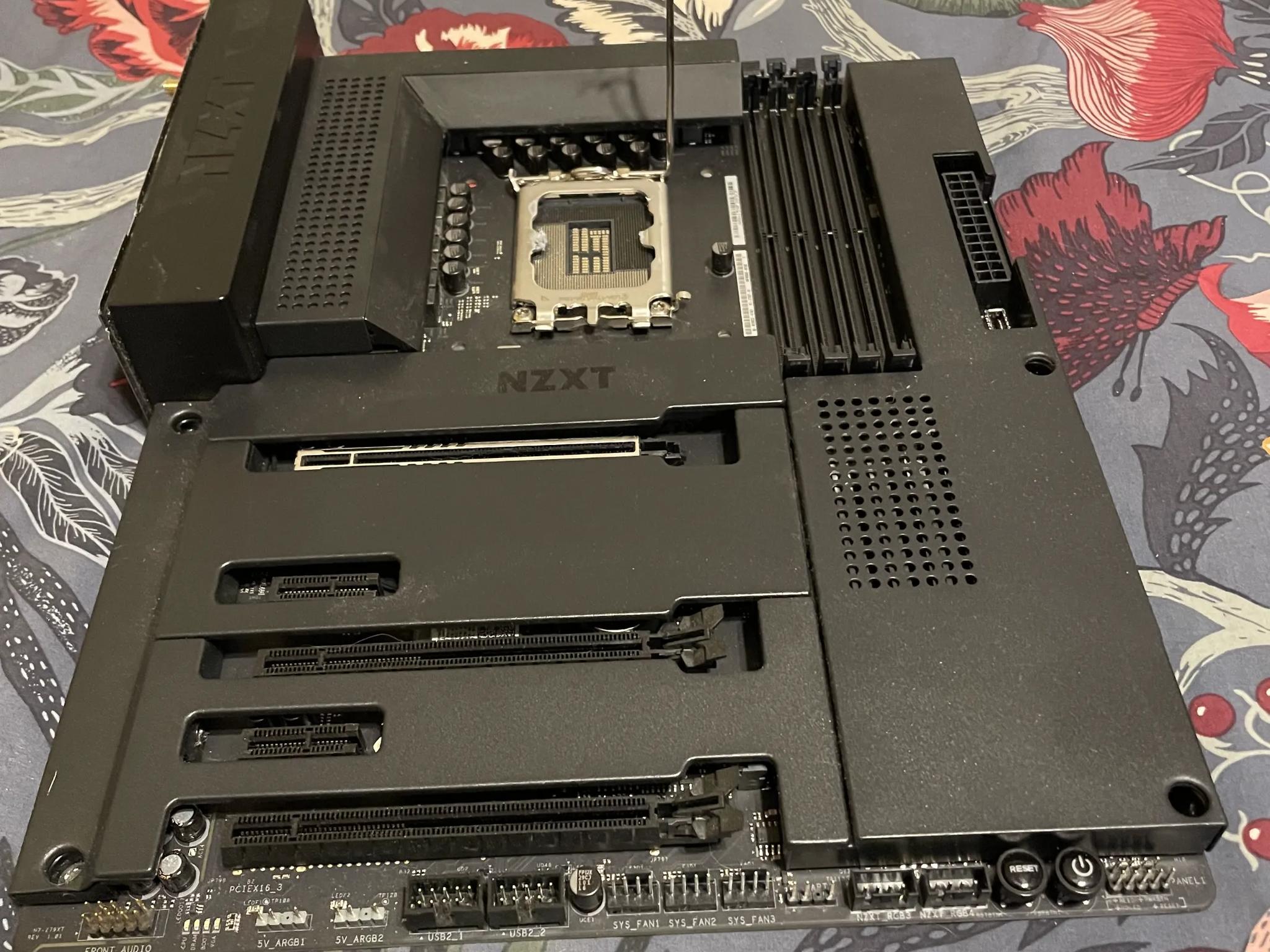 NZXT N7 Z790 Intel Motherboard Black (top PCLe tab is broken off)