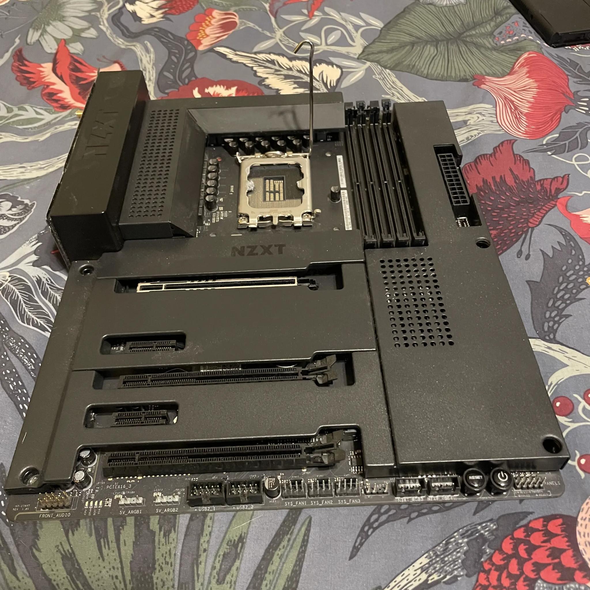 NZXT N7 Z790 Intel Motherboard Black (top PCLe tab is broken off)