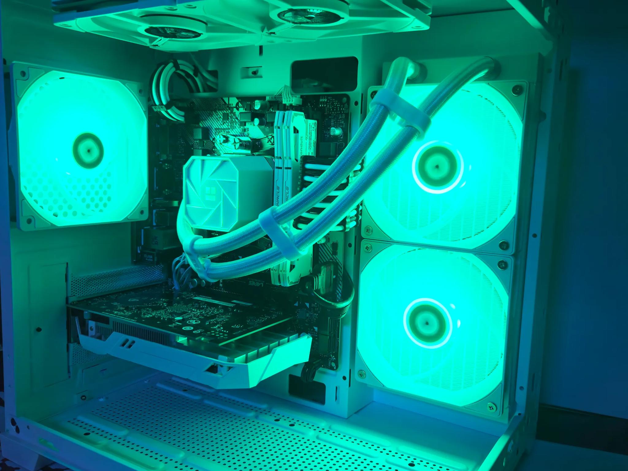 Arctic RIG Ryzen 5 / 16GB / 1TB SSD / RTX 3050