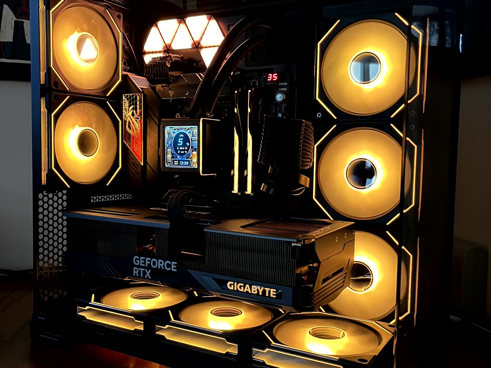 "Golden Tesseract"  - RTX 4080 SUPER OC | Ryzen 7 7800X3D | 32GB @6000 | 4 TB | 1000W Platinum