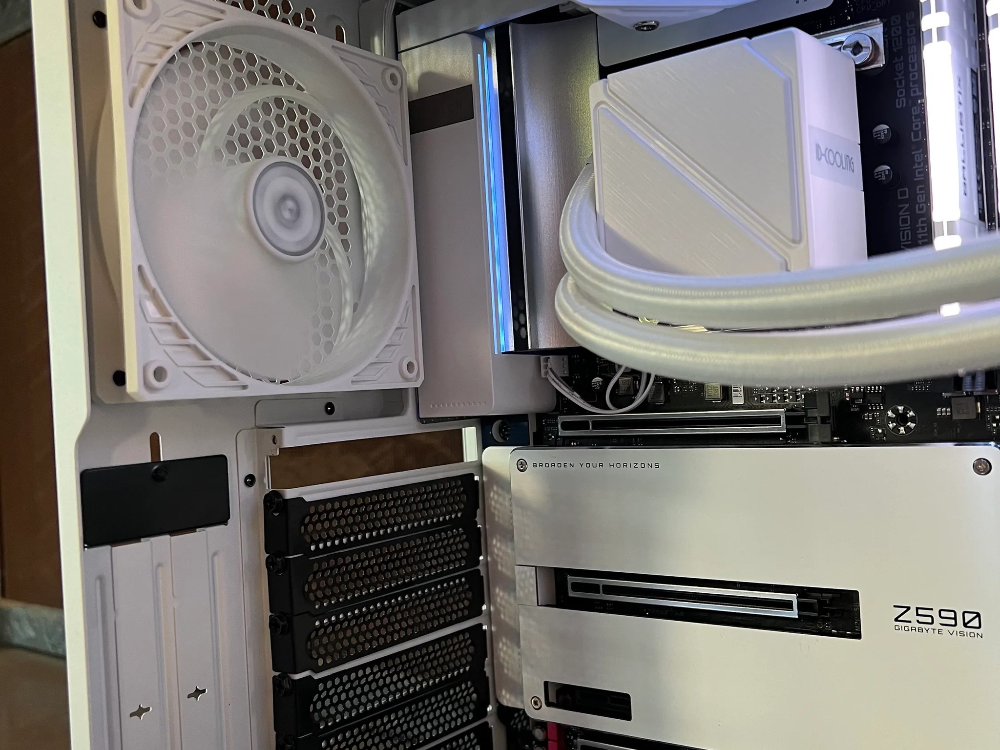 🤍 Minimal White PC Build | Intel i7-10700K 🤍