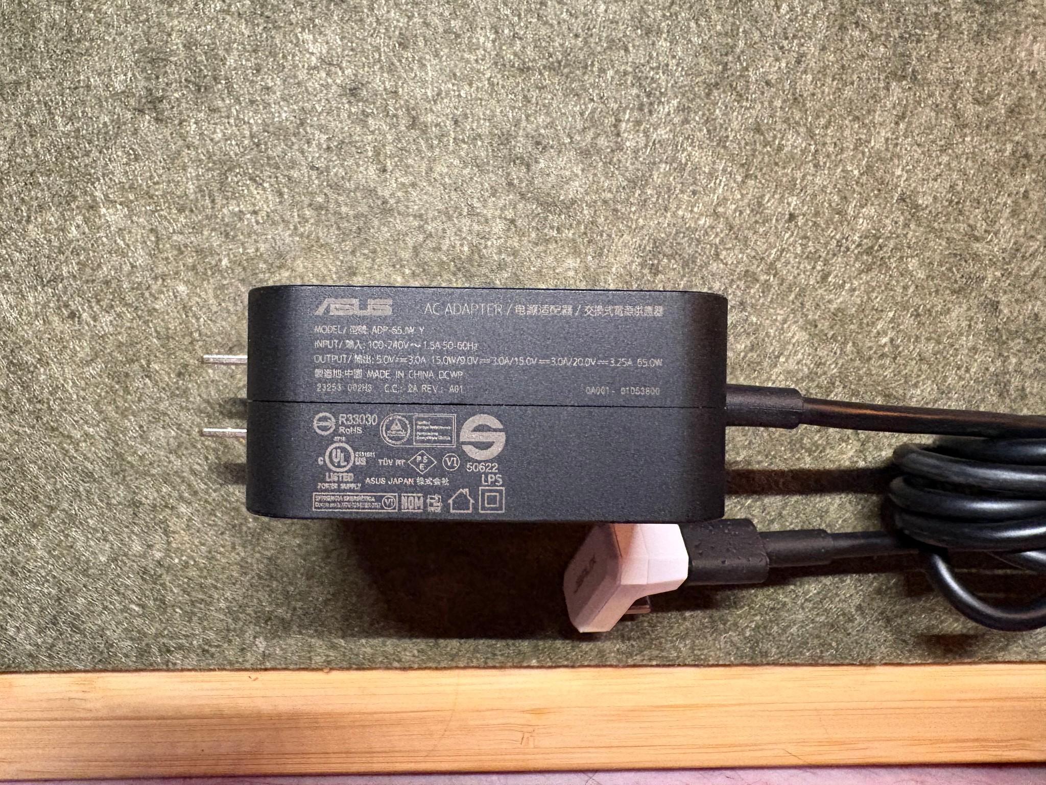 ASUS ROG Ally Z1 Extreme 16GB RAM 2TB SSD w/ ROG Cetra BT Earbuds