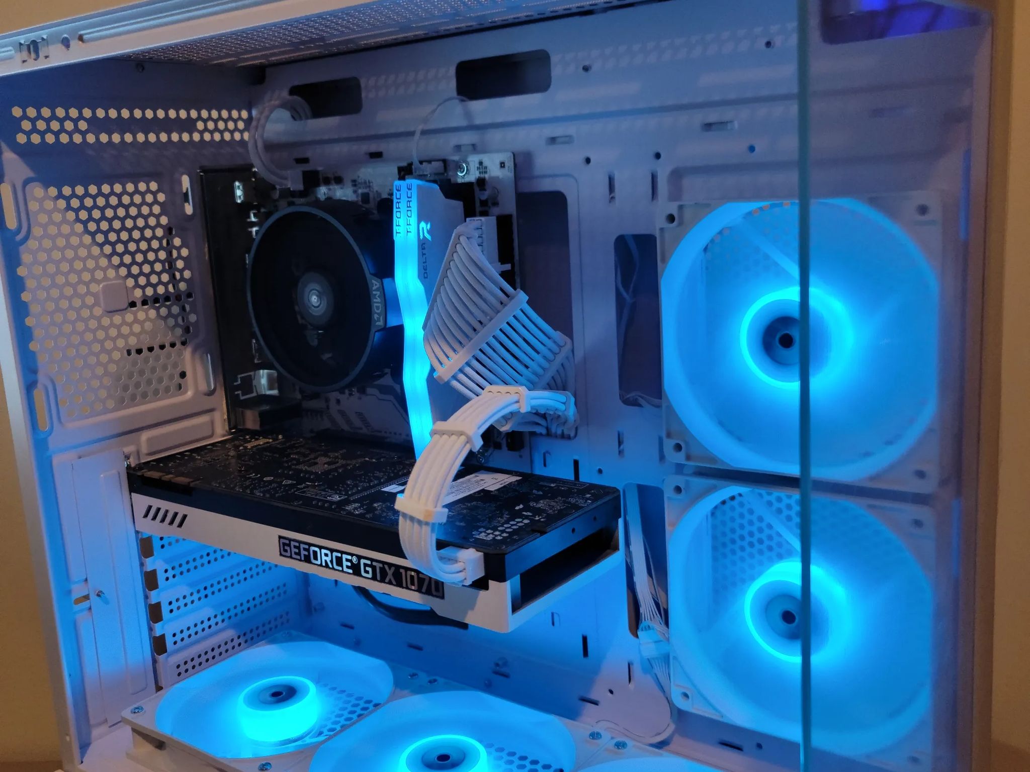 GTX 1070 | Ryzen 5 | 16GB RAM | WIN 10