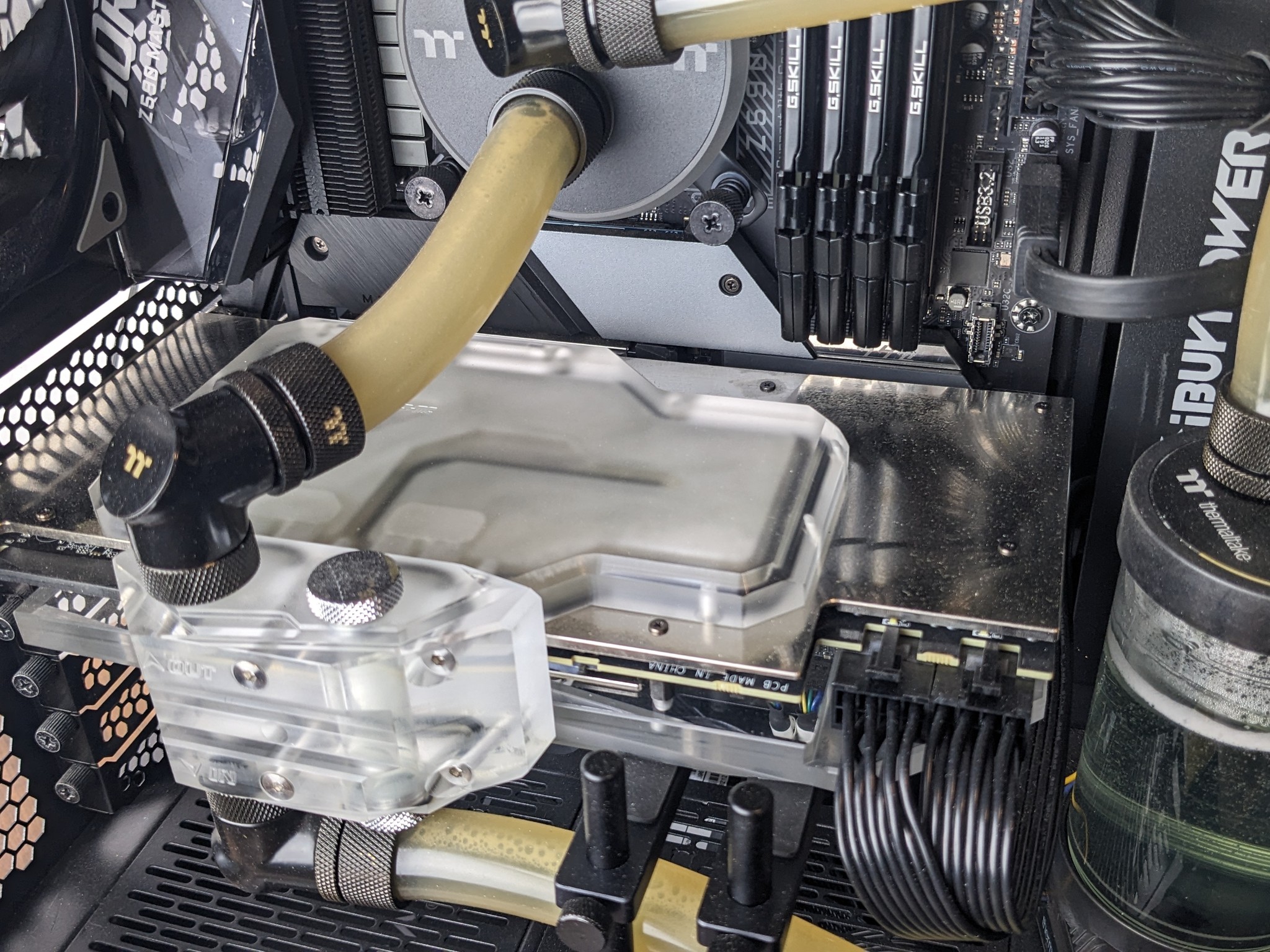 RTX 3090, Custom Watercooled, 11700K, 32GB DDR4 3200, 2TB 3x4 NVMe