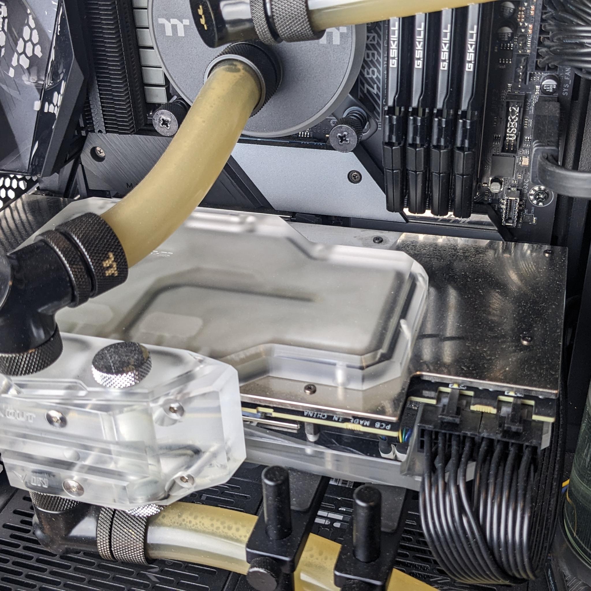 RTX 3090, Custom Watercooled, 11700K, 32GB DDR4 3200, 2TB 3x4 NVMe