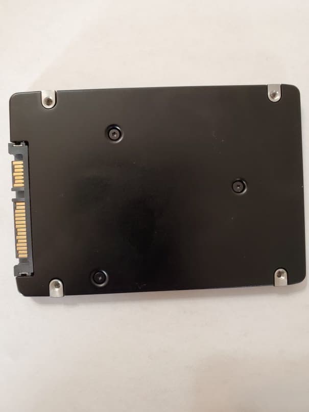 Samsung PM883 MZ-7LH2400 / MZ7LH240HAHQ-00005 240GB SATA RI Solid State Drive