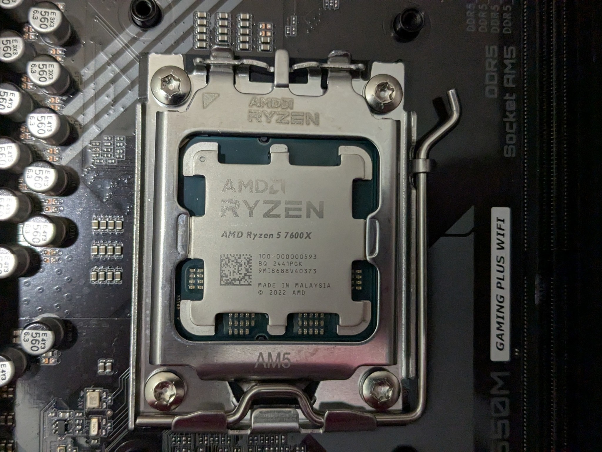 B650M Gaming Plus Wifi + Ryzen 5 7600X + 32GB DDR5-5600 + 1TB M.2