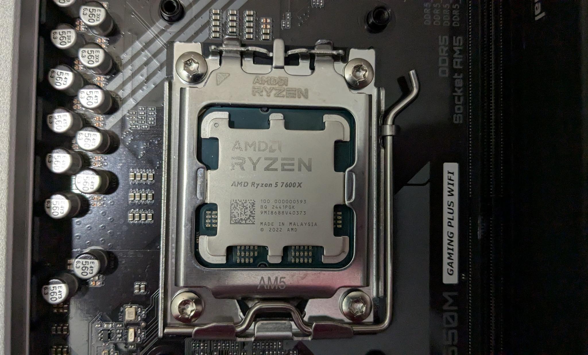 B650M Gaming Plus Wifi + Ryzen 5 7600X + 32GB DDR5-5600 + 1TB M.2