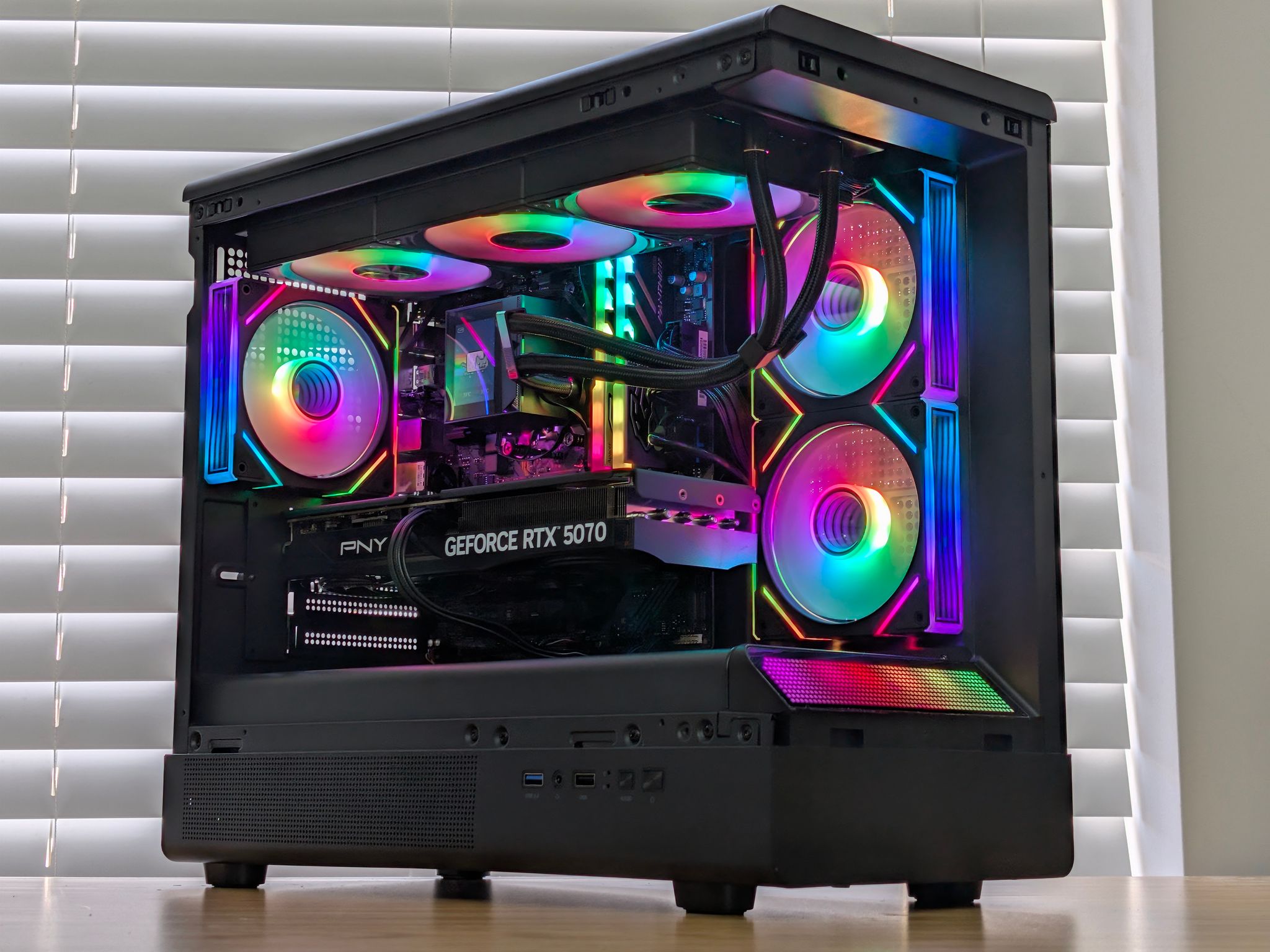 🌈🖤Ryzen 7 7700x | RTX 5070 | 32GB DDR5 | 2TB SSD | Gaming PC🖤🌈