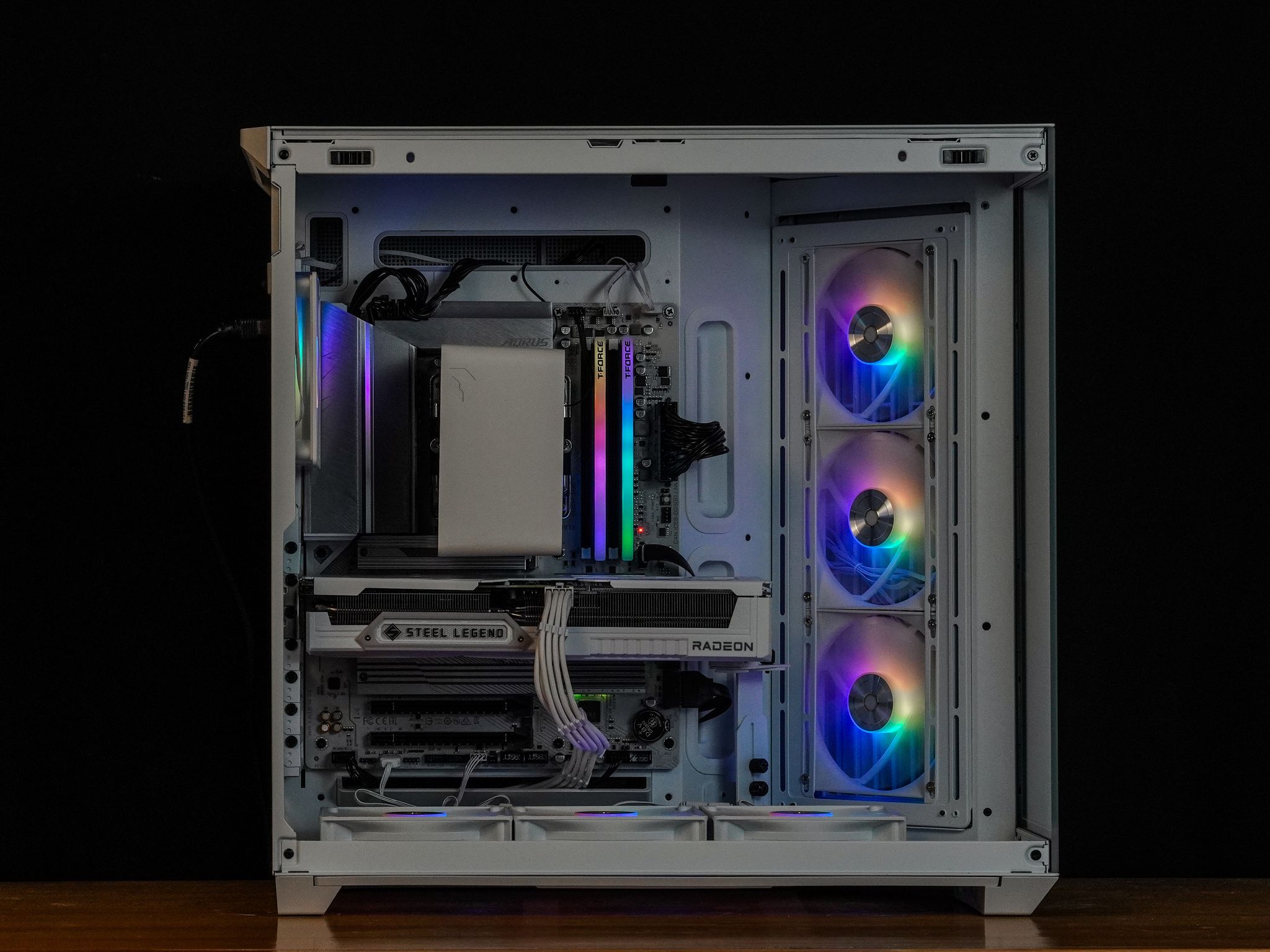 EXT Glacies 70X - Ryzen 7 7700X, RX 9060 XT 16GB, 16GB DDR5 Ram, 1TB SSD (V1)