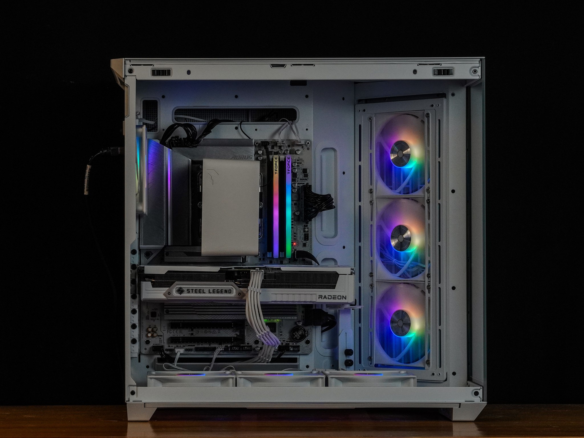 EXT Glacies 70X - Ryzen 7 7700X, RX 9060 XT 16GB, 16GB DDR5 Ram, 1TB SSD (V1)