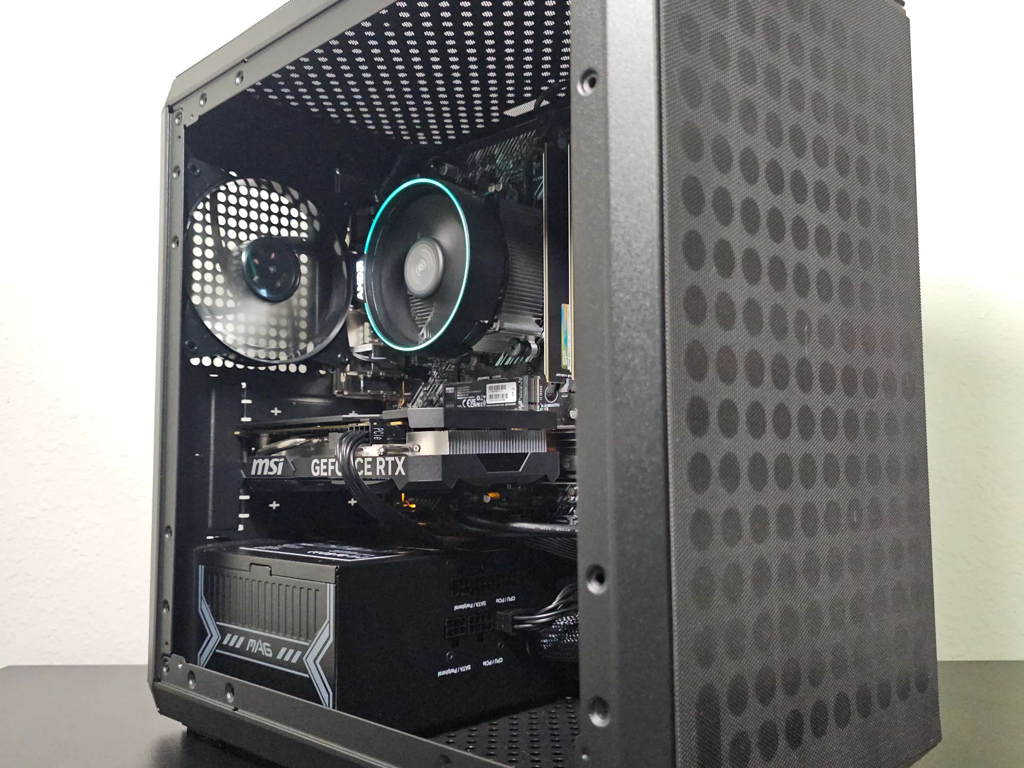 SPIRE / RTX 4060 / Ryzen 7 2700 / 16GB DDR4 / 1TB SSD