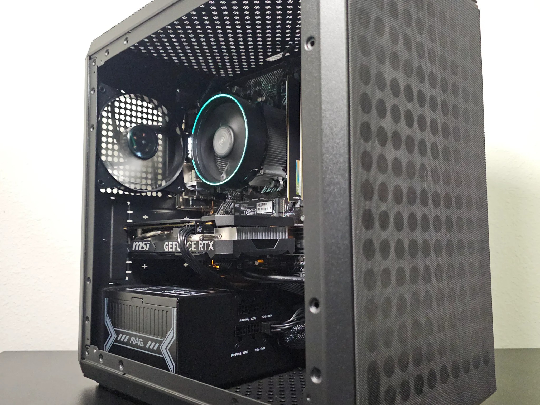 SPIRE / RTX 4060 / Ryzen 7 2700 / 16GB DDR4 / 1TB SSD