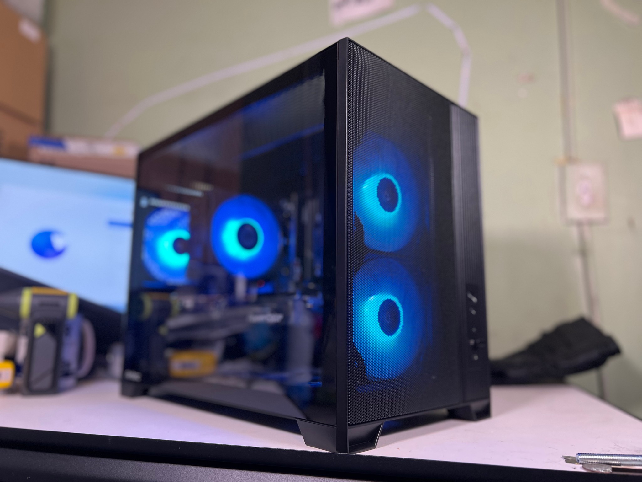FLUX M | R5 7500X3D + RX 9070 XT | 16GB DDR5 | 1TB NVMe
