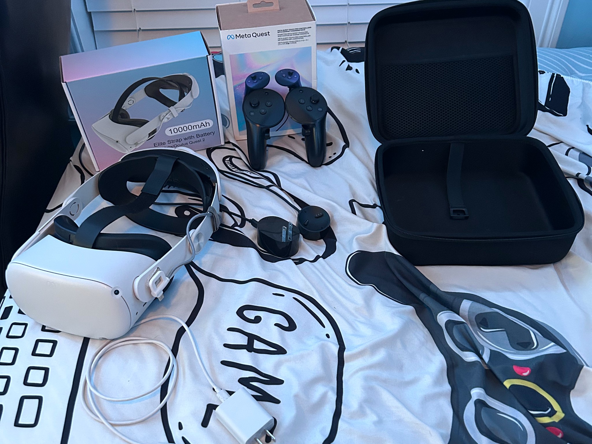 Meta quest 2 with Meta quest pro controllers and accesories