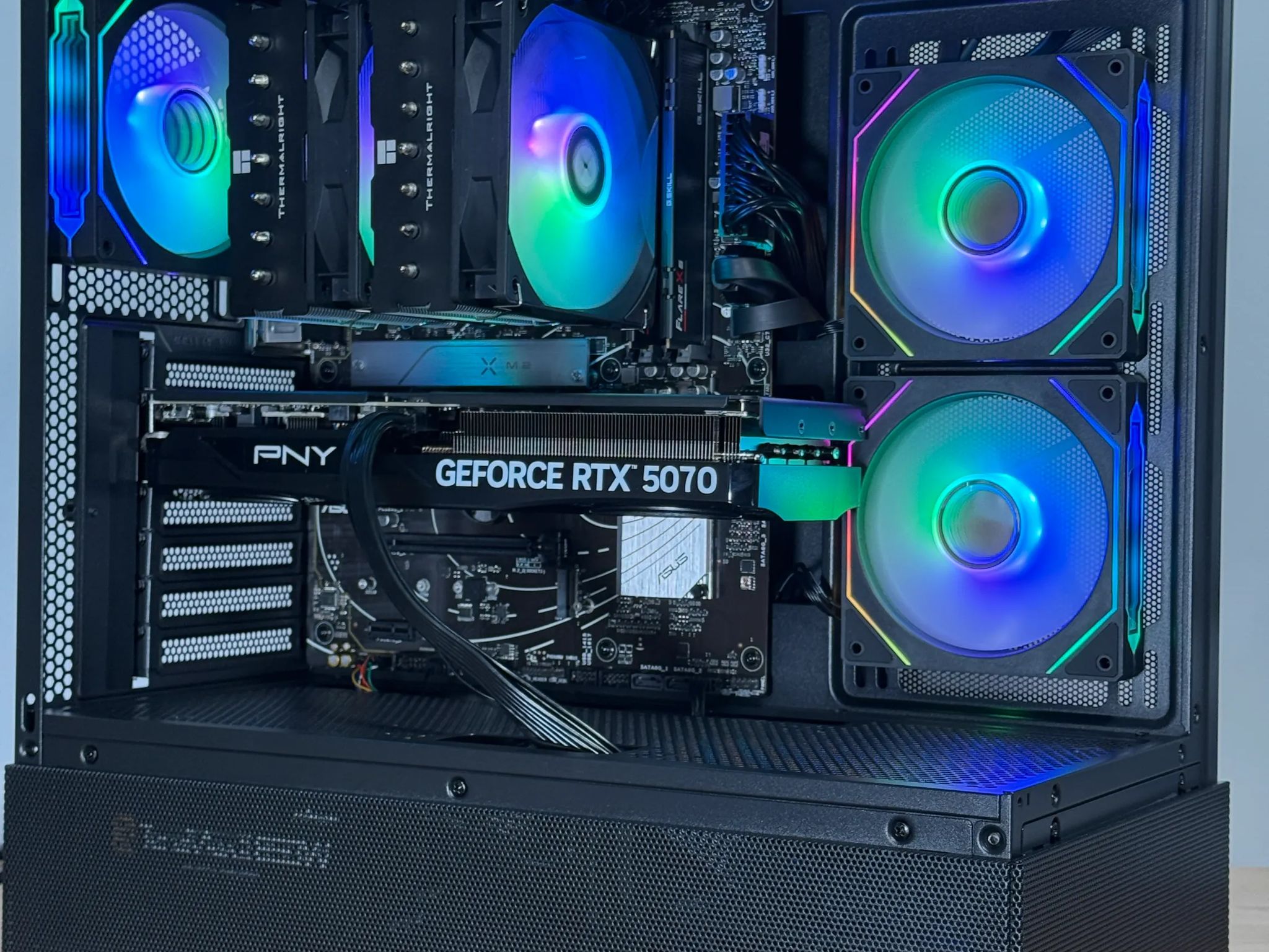 RTX 5070 and Ryzen 7 7800x3d Gaming PC