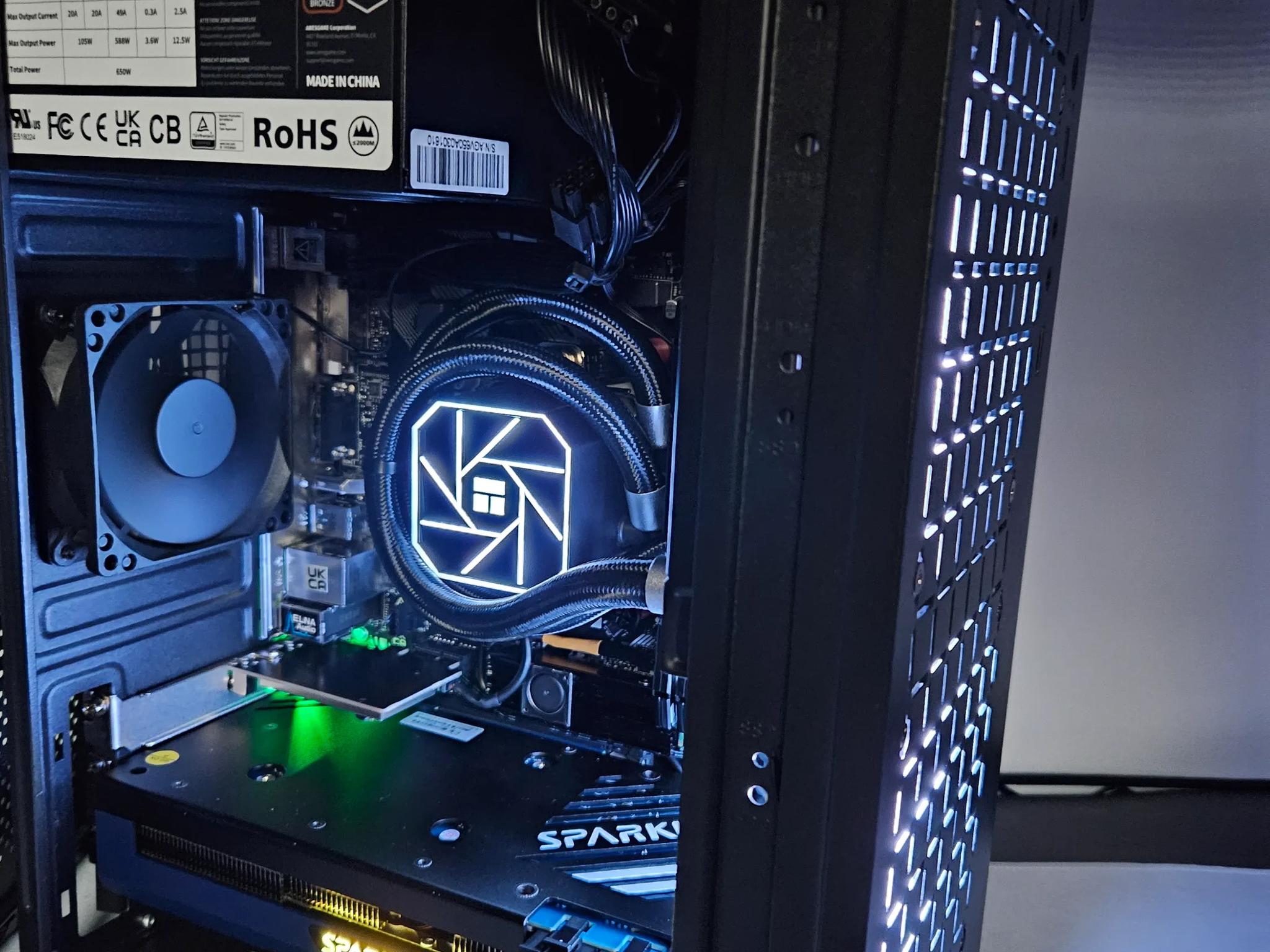 Liquid cooled Small Form Factor Ryzen 5 / 16GB DDR 4 / 512GB / GTX 1070