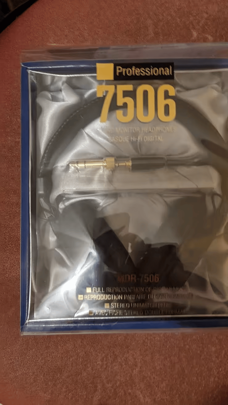 BNIB Sony MDR-7506 Headphones, Black