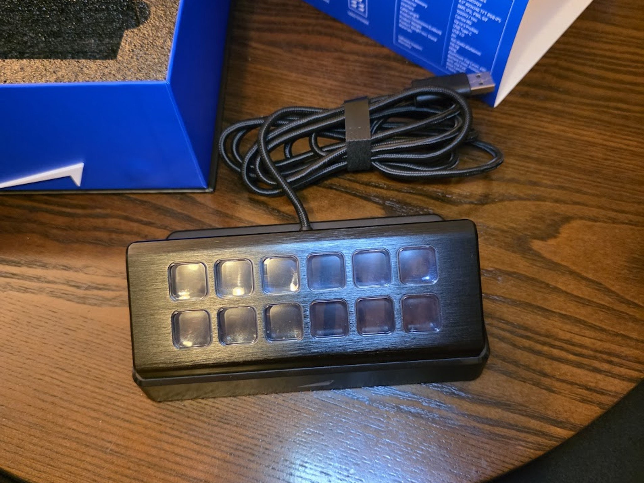 Montech KING 95 Computer Case/MOUNTAIN Displaypad With Aqua Elite 360 AIO and 9 RGB Fans PLUS