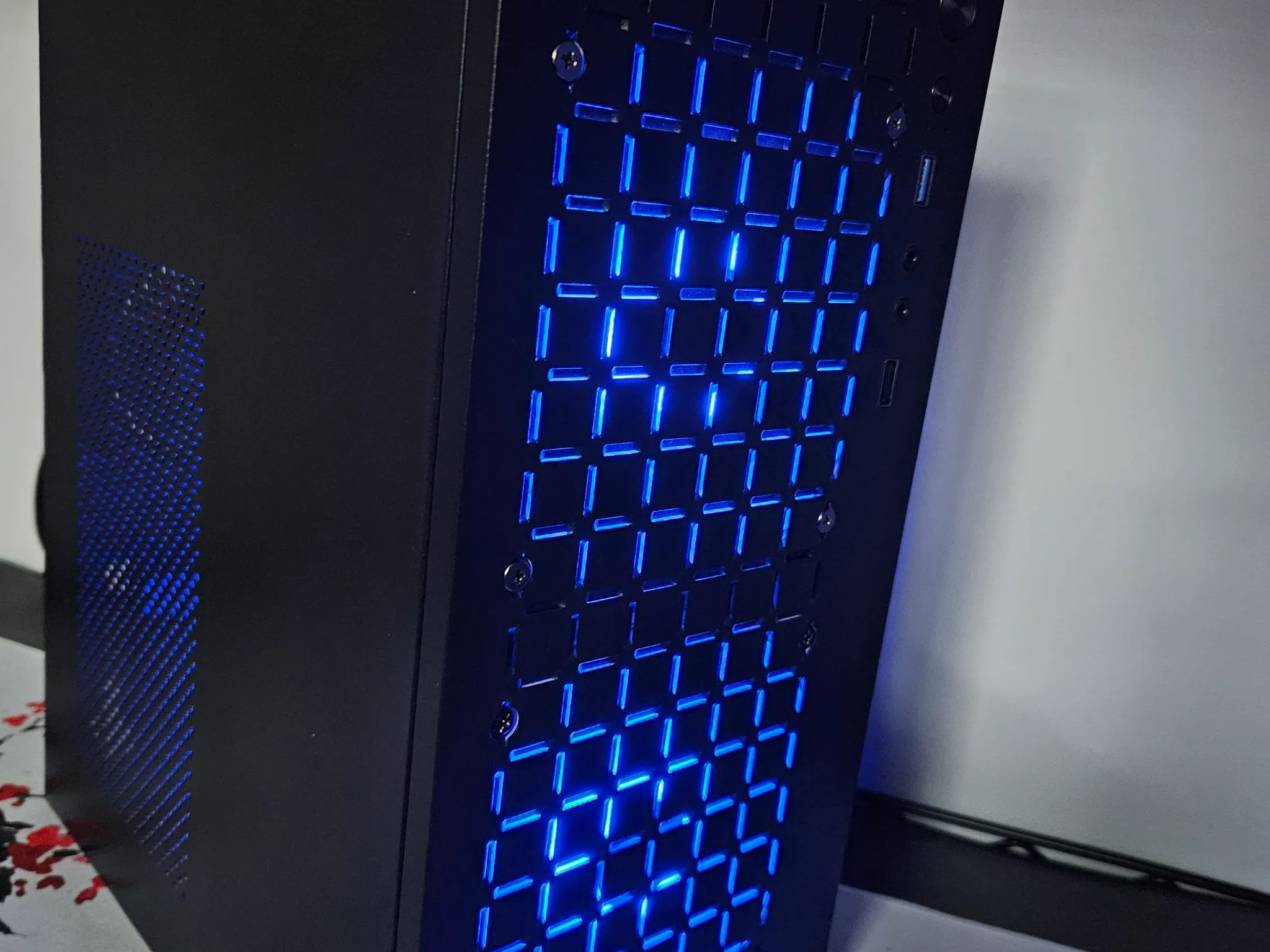 Liquid cooled Small Form Factor Ryzen 5 / 16GB DDR 4 / 512GB / GTX 1070