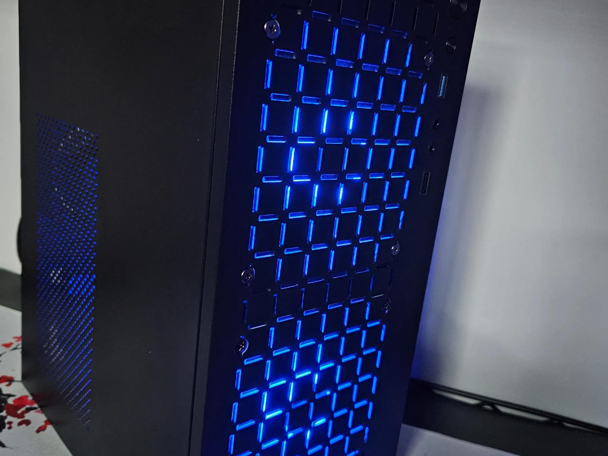 Liquid cooled Small Form Factor Ryzen 5 / 16GB DDR 4 / 512GB / GTX 1070