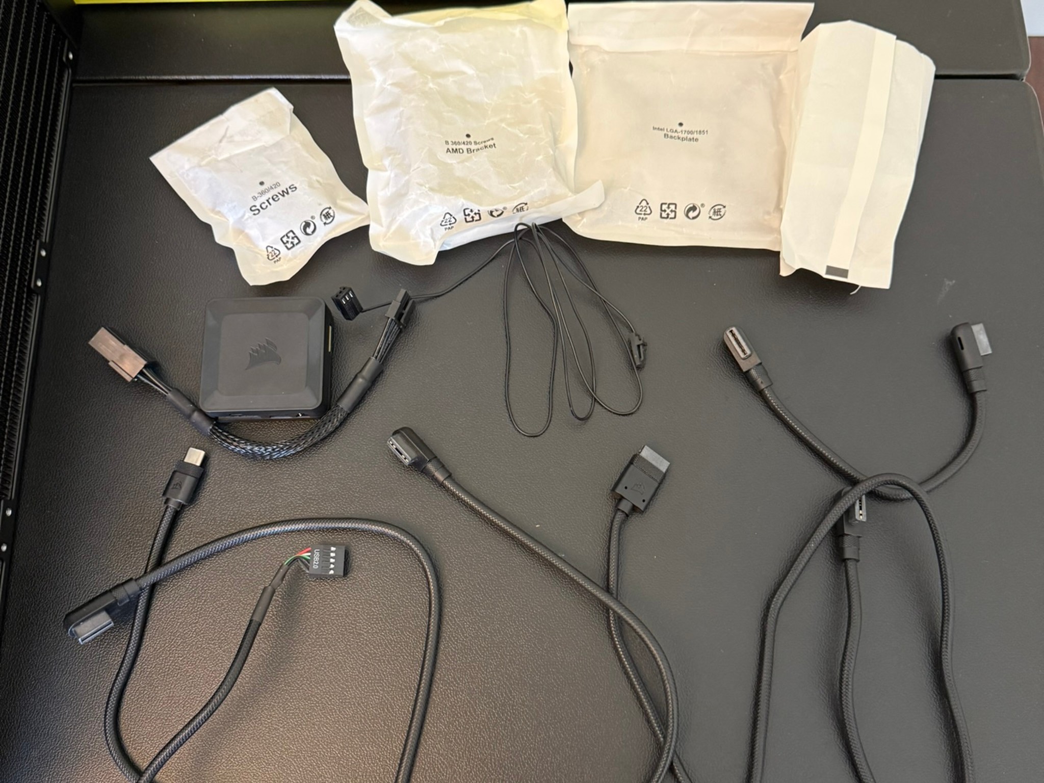 CORSAIR iCUE LINK TITAN RX 360 RGB AIO | Complete Kit | Box + Accessories