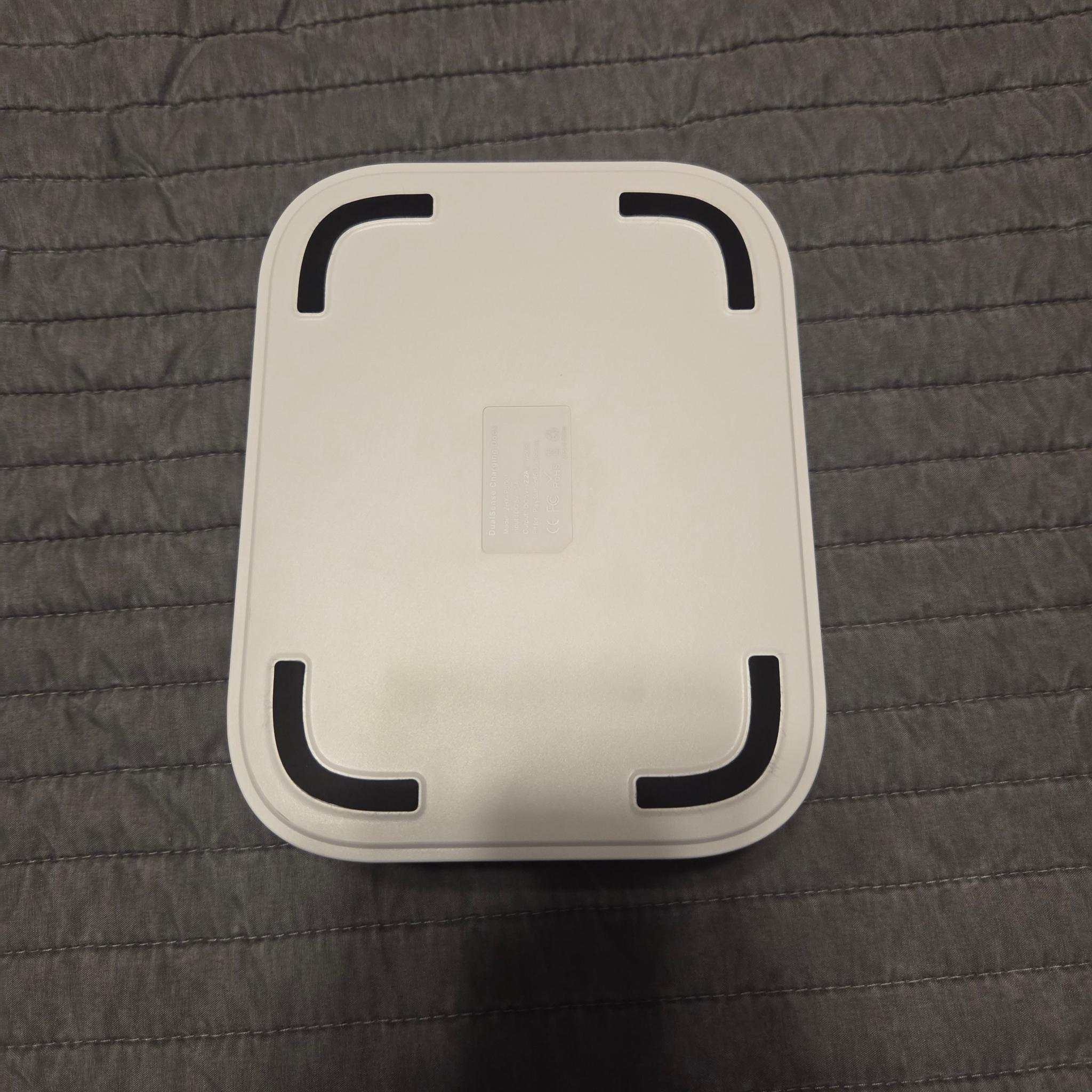 PS5 Dual Charging Station for DualSense & DualSense Edge Controllers in White (great condition)