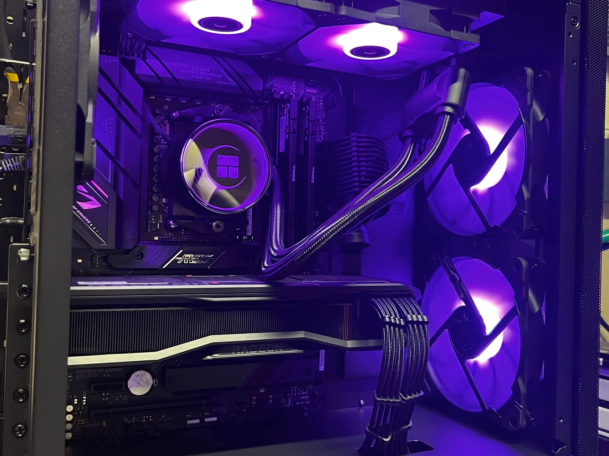 Hydra || AMD Ryzen 5 7600X + AMD Radeon RX 7900 XT